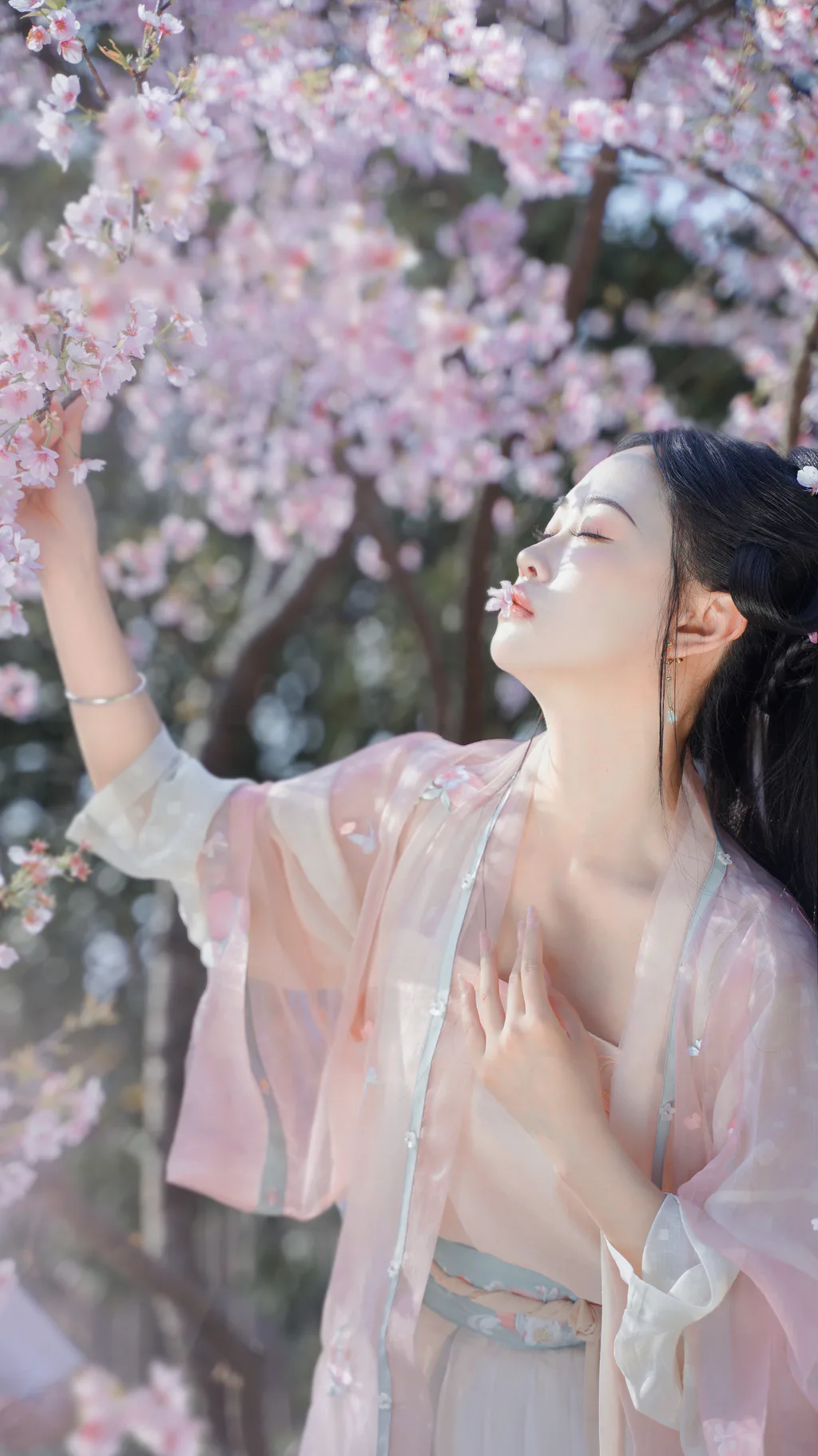 [YITUYU艺图语]2023.03.18 樱之花 湫一只岁岁[22+1P/268MB]