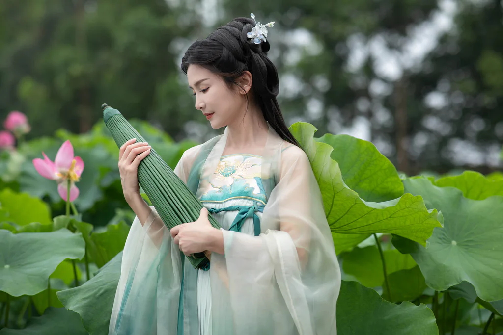 [YITUYU艺图语]2023.08.14 赏荷 纪忆[21+1P/163MB]