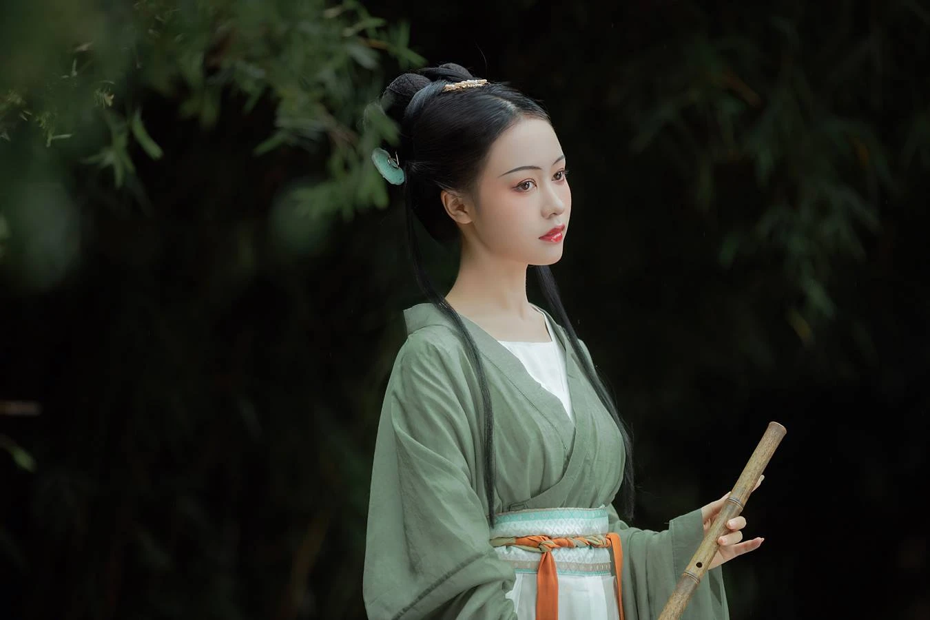 [YITUU艺图语] 2022.04.02 见山 梨一依 [19P/229MB]
