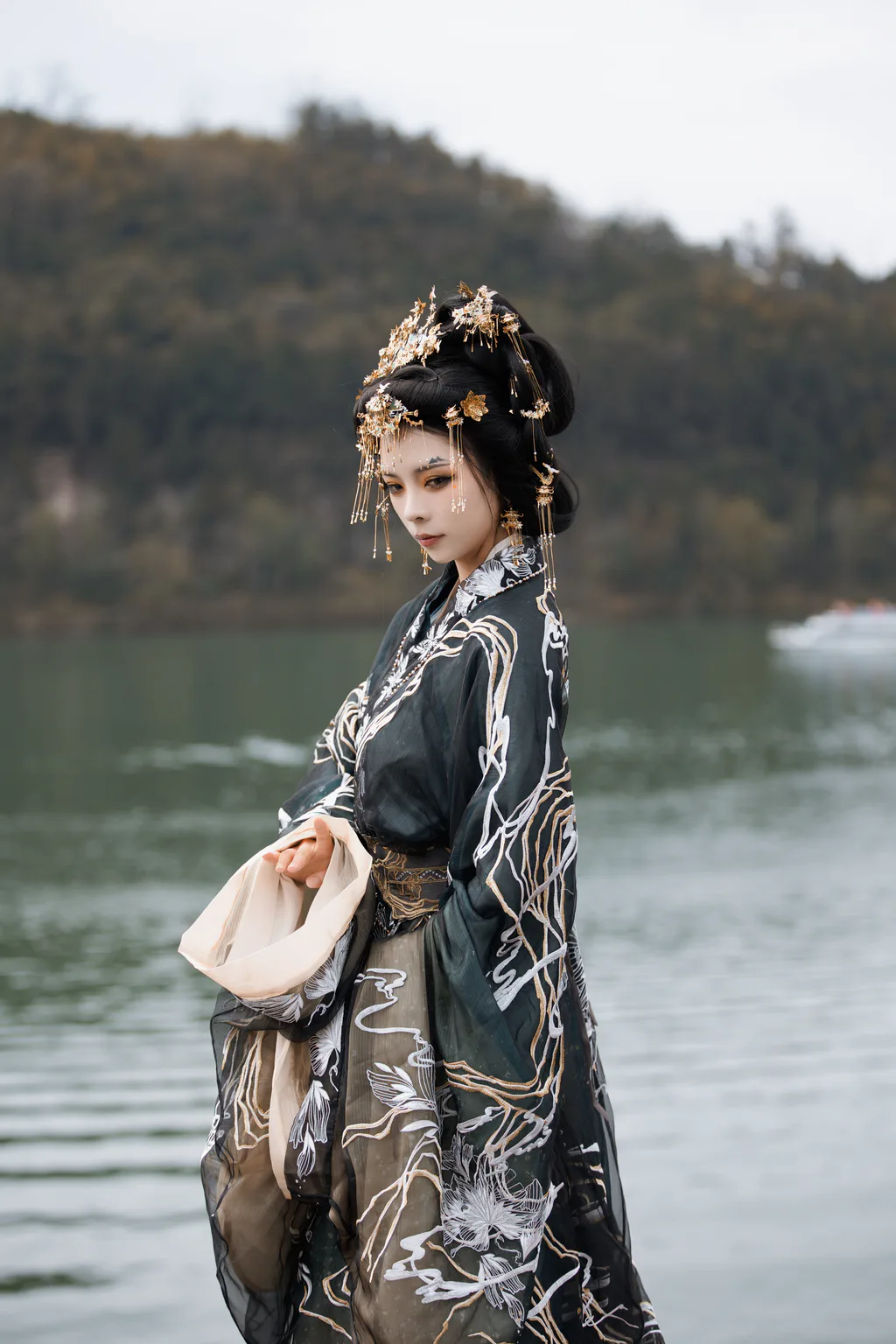 [YITUYU艺图语]2023.05.12 女皇陛下 赵瑞洁EZ_[23+1P/183MB]