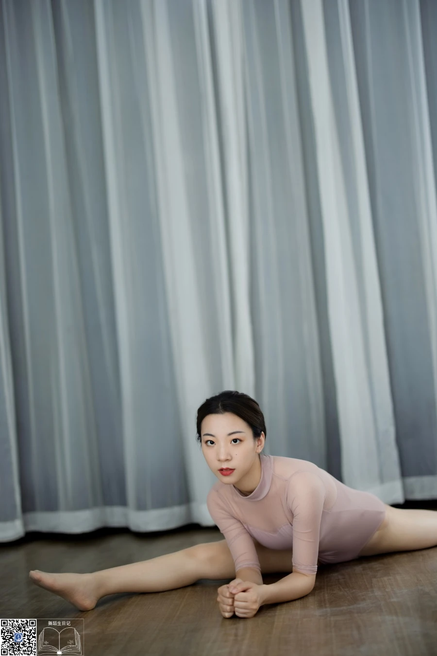 [GALLI嘉丽]舞蹈生日记 058 – 子琪解解 [44P/246MB]
