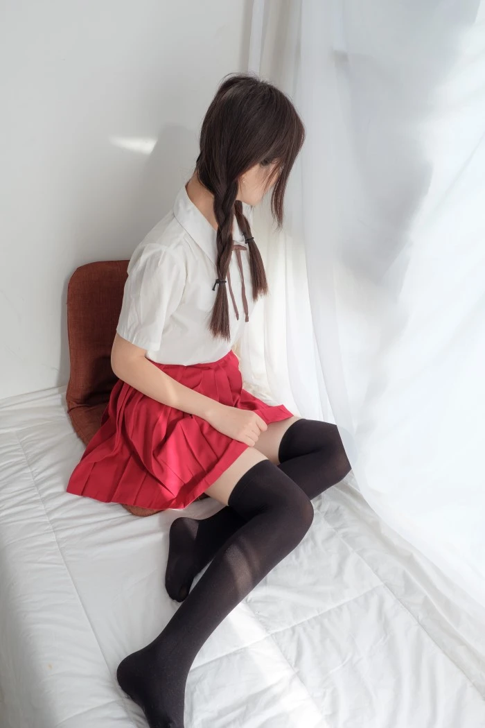 喵写真 VOL.013 红裙黑丝 [70P/462MB]