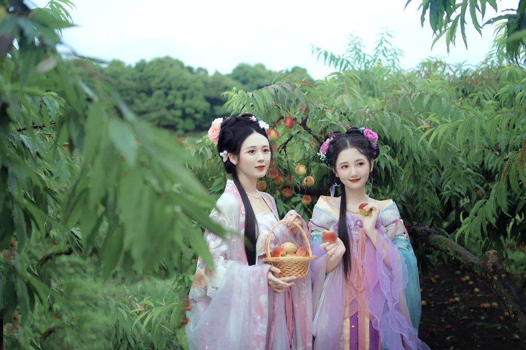 [YITUYU艺图语]2023.06.05 采桃 银月&薯片[21+1P/236MB]