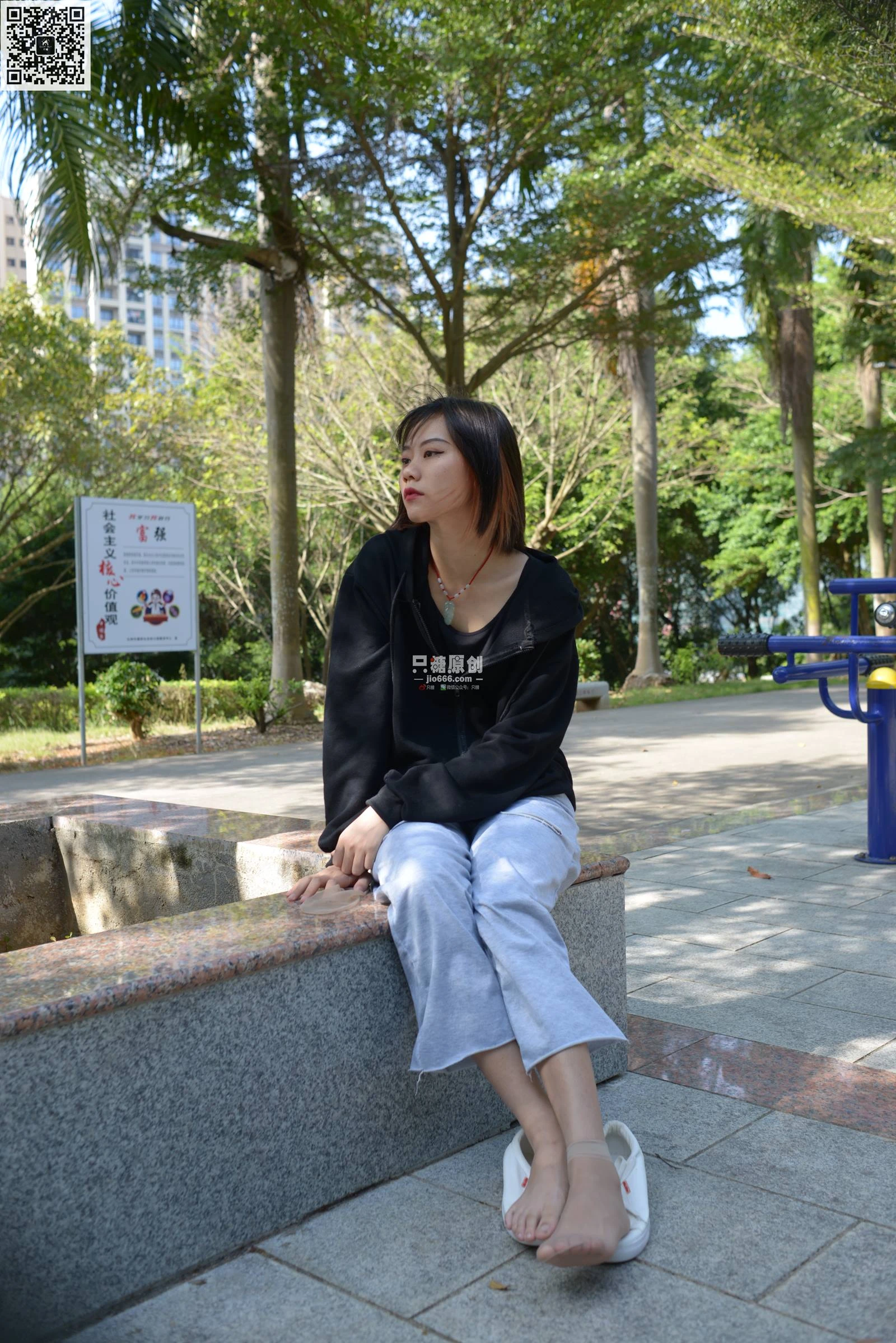 只糖棉袜 NO.533 彤彤 – 一思一念 [146P/1V/979MB]
