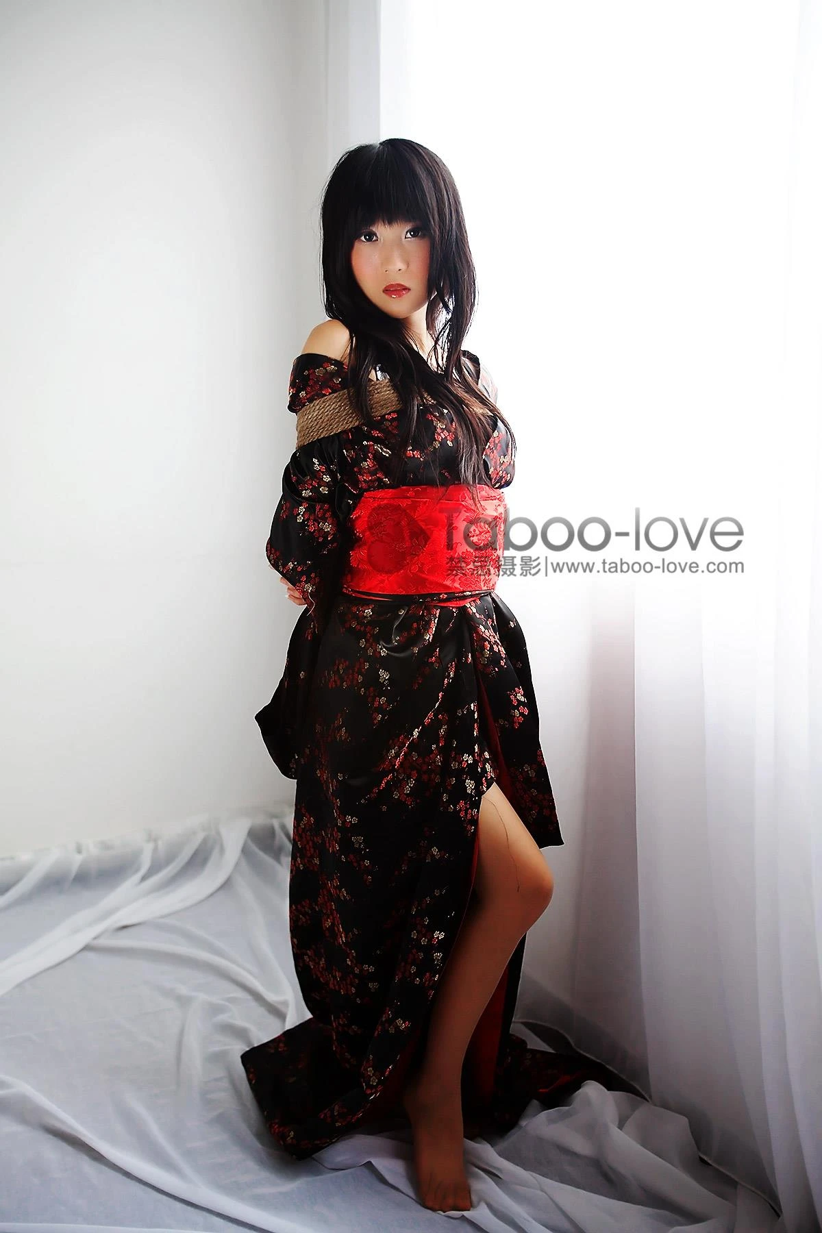 [禁忌摄影]Taboo-love NO.009 阳光房间里日本娃娃[31P/12MB]