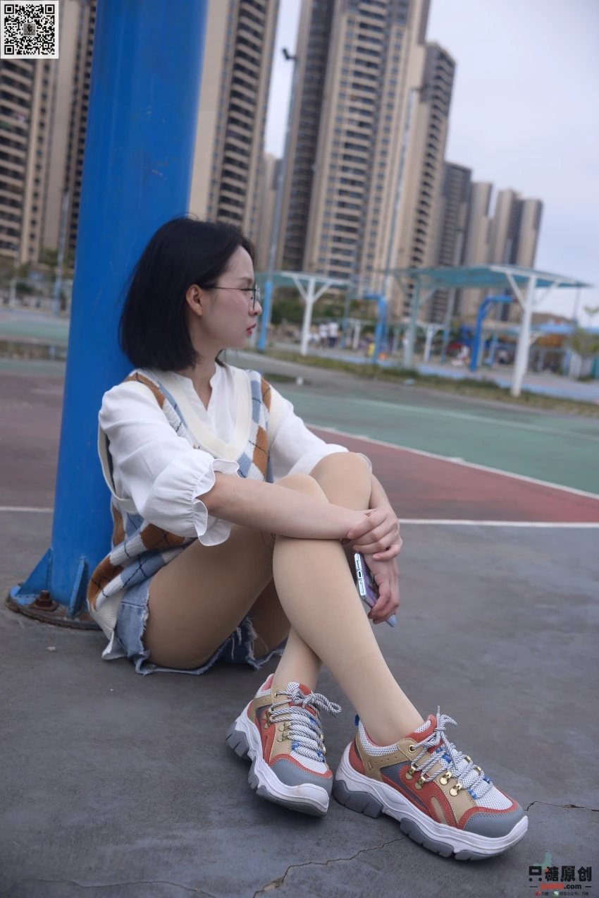 [只糖棉袜]NO.233 小伊 春天的花开满了墙 [183P/1V/832MB]