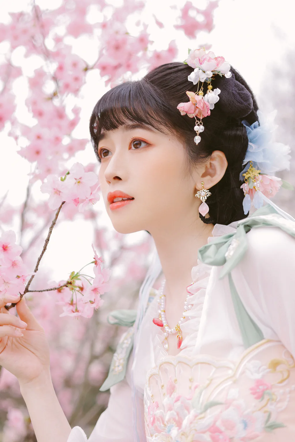 [YITUYU艺图语]2023.05.25 少女与樱花 breezyzm[25+1P/207MB]