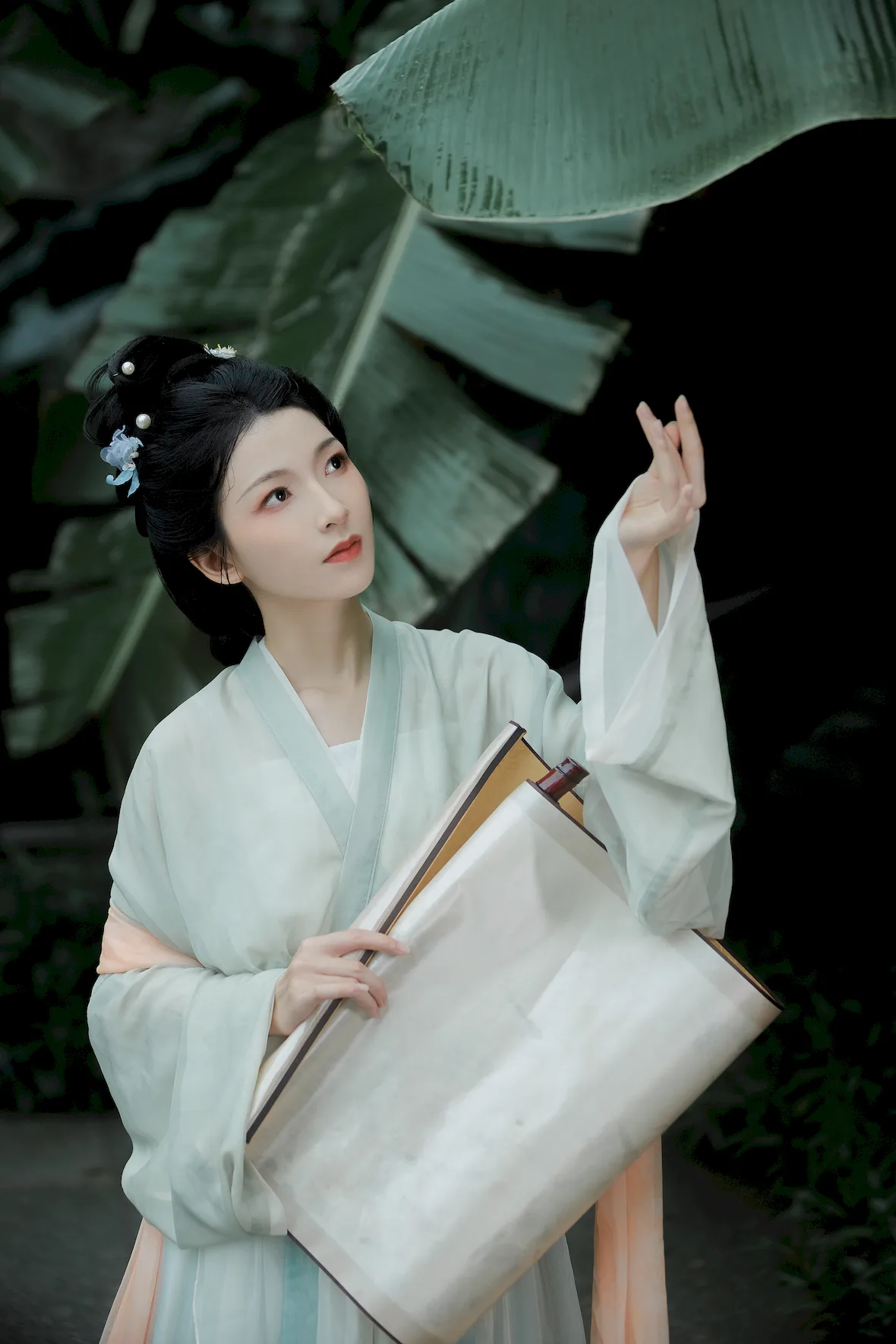 [YITUYU艺图语]2023.07.07 雨打芭蕉 芙蕖尚盈[25+1P/395MB]