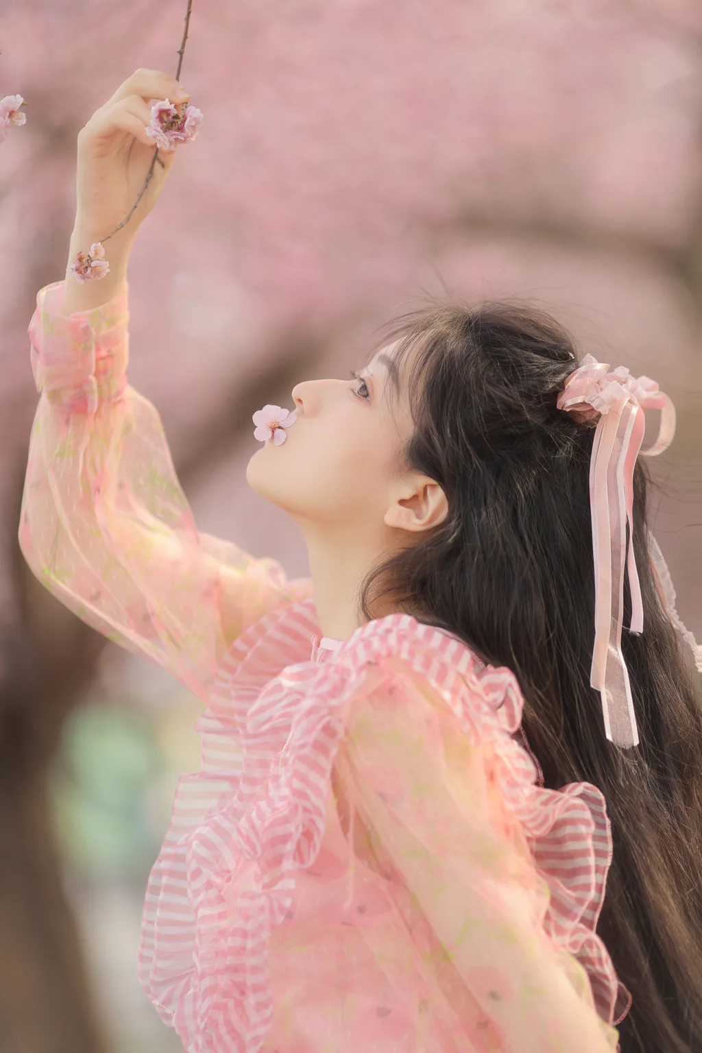 [YITUYU艺图语]2023.04.20 花与温柔 梨柚- [21+1P/134MB]