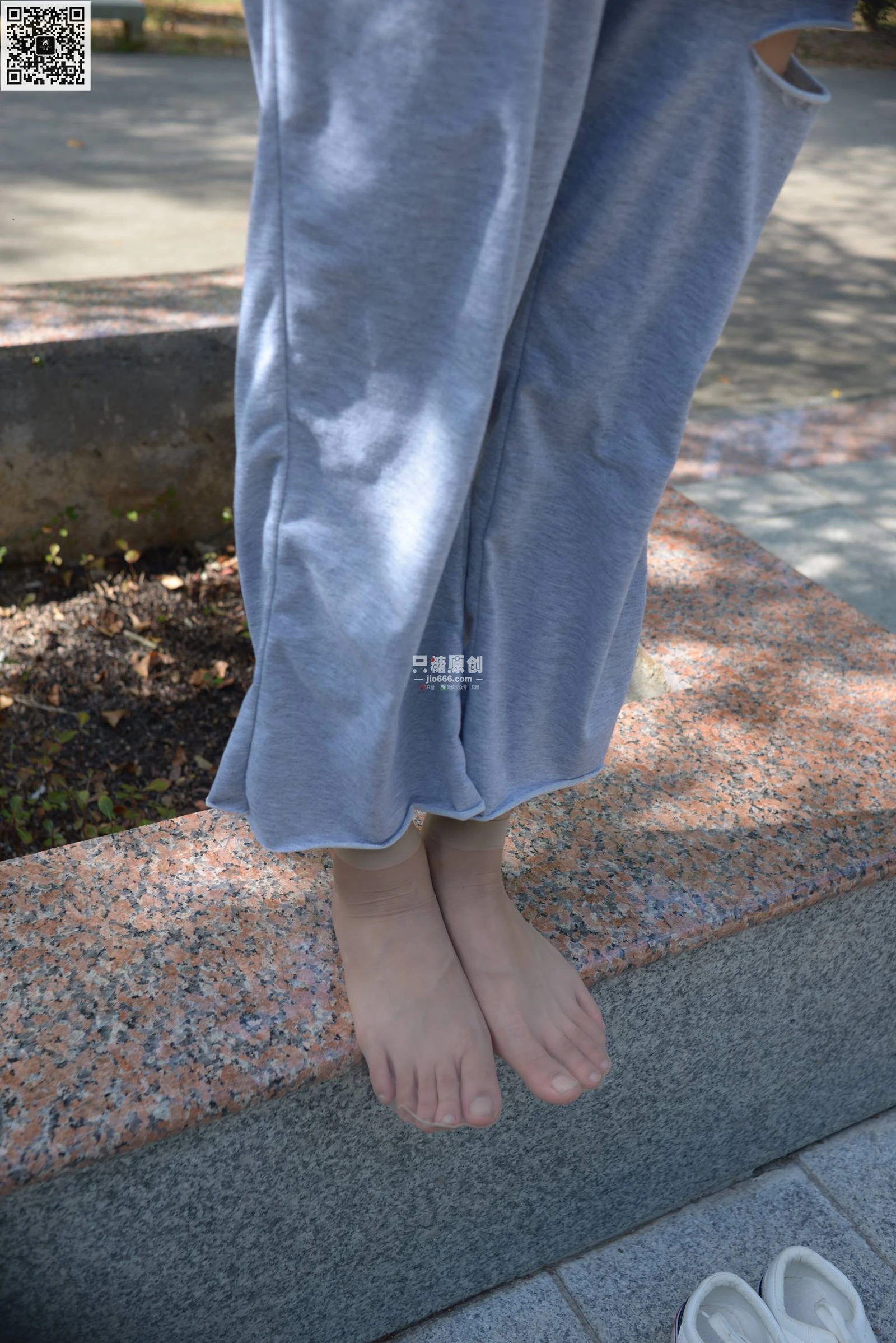 只糖棉袜 NO.533 彤彤 – 一思一念 [146P/1V/979MB]