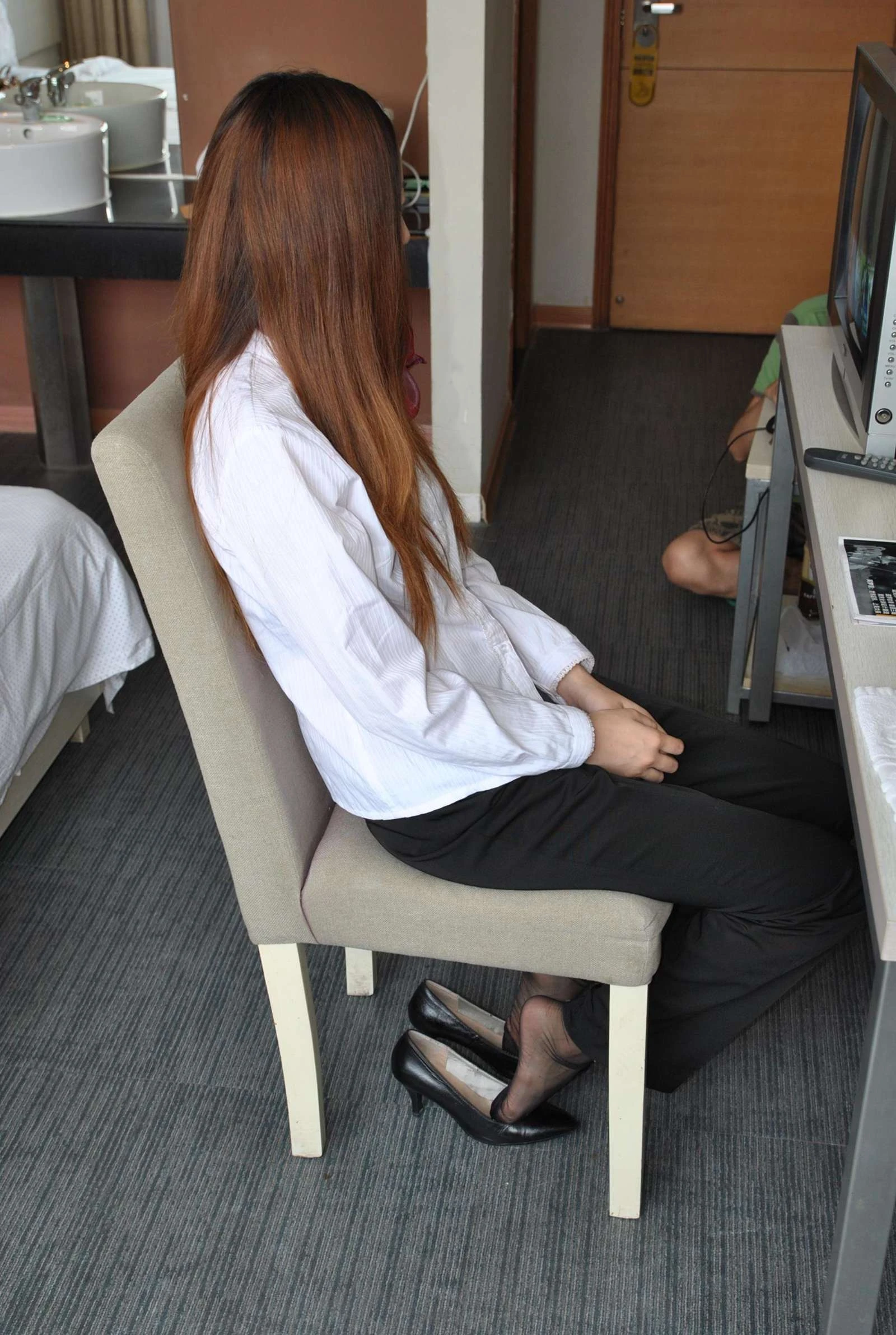 自由摄影 No.263 职业范的女青年 [38P/81MB]