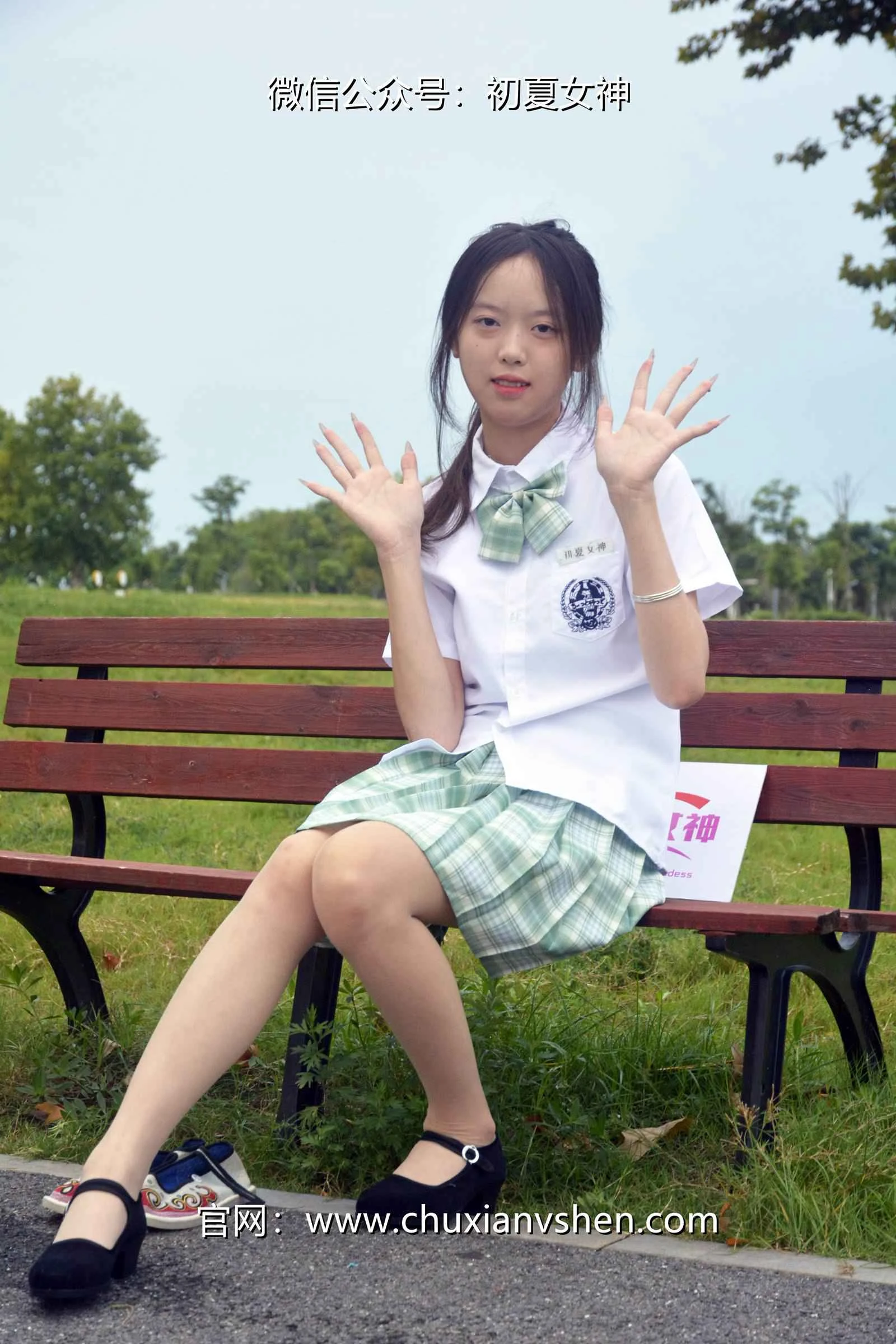 初夏女神 NO.074 情情 绿色JK套[72P/1V/5.02GB]