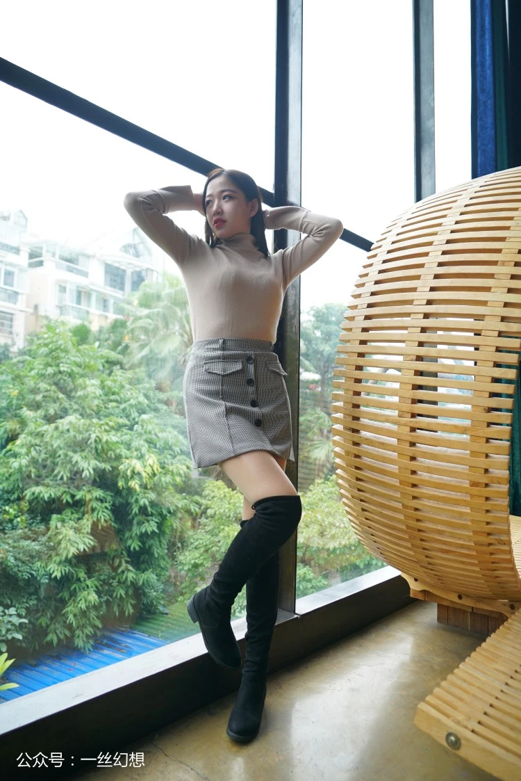 [高丝女子图鉴]袜小喵×一丝幻想 NZ035 ViVi [59P/68MB]