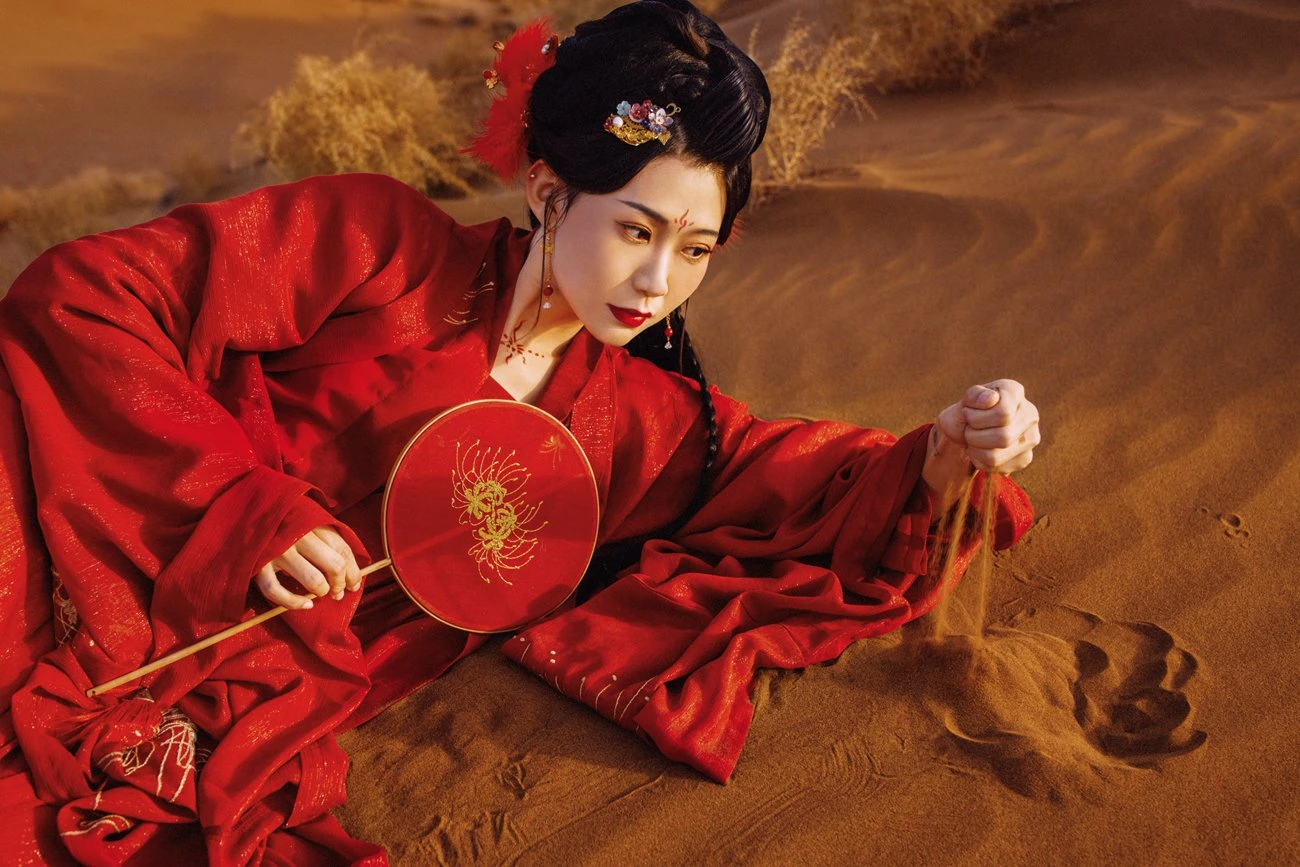 [YITUYU艺图语] 2021.09.08 漠上行 兔小白 [29P/440MB]