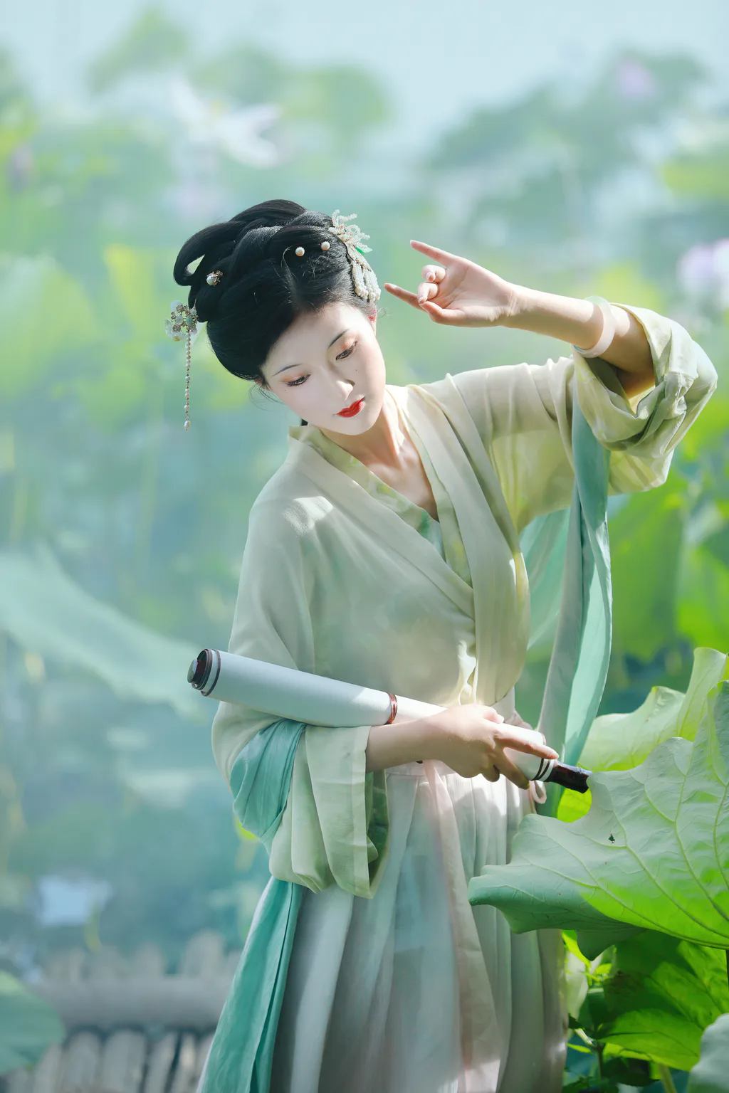 [YITUYU艺图语]2023.01.12 她清冷得好像一首宋词 荷里寒[22+1P/183MB]