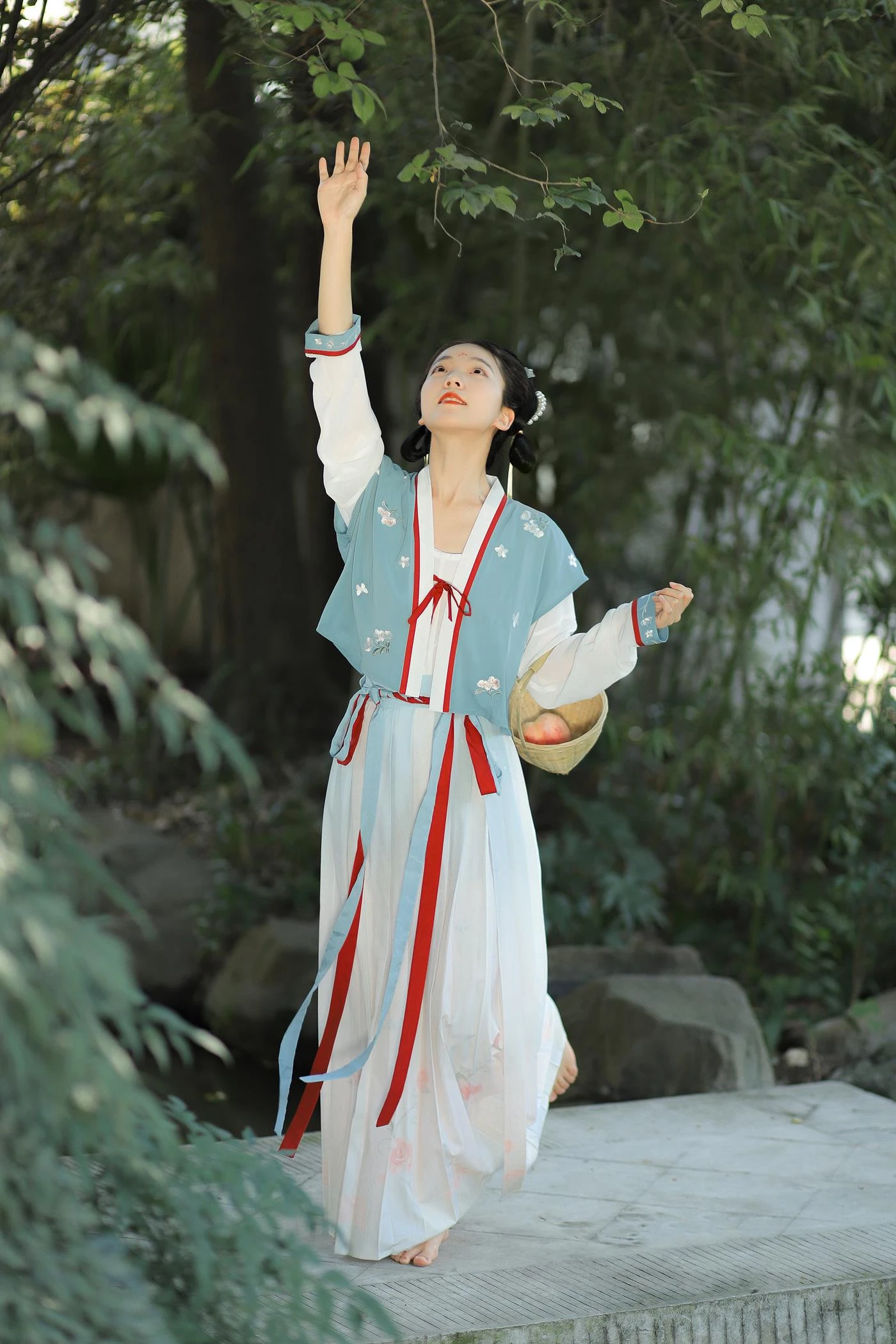 [YITUYU艺图语] 2022.01.22 豆蔻年华 一方伊人yi [22P/210MB]