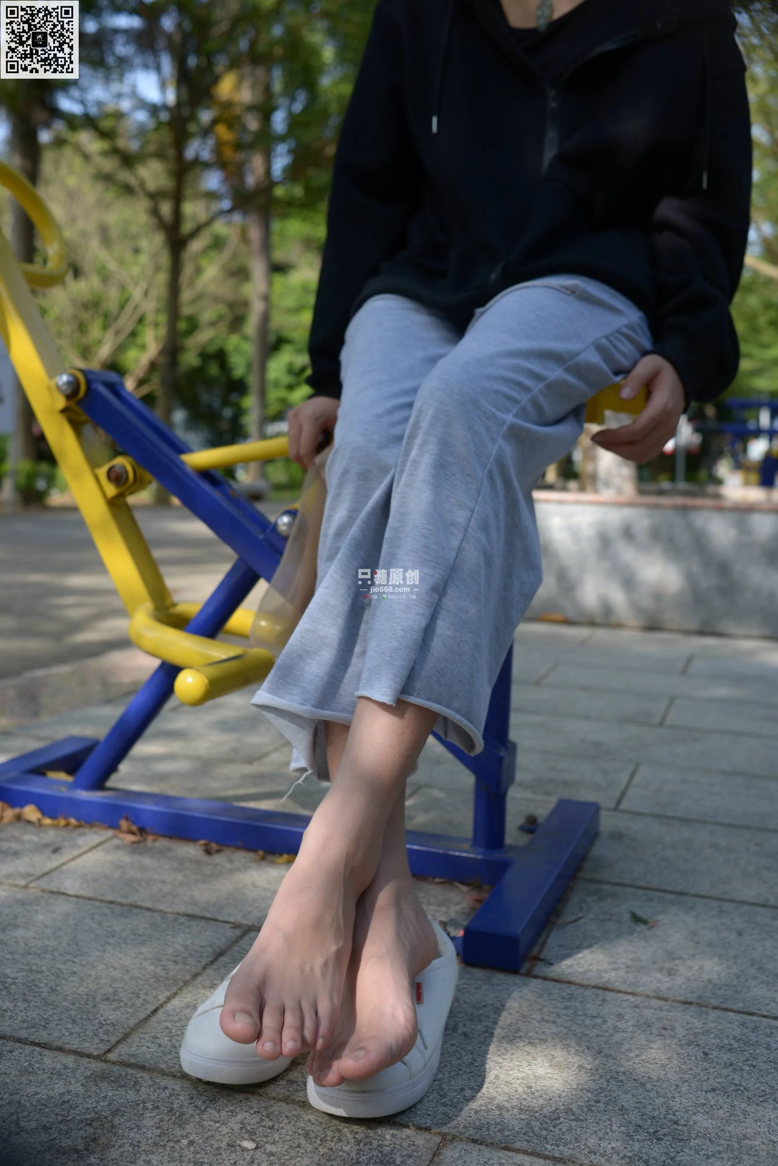 只糖棉袜 NO.533 彤彤 – 一思一念 [146P/1V/979MB]