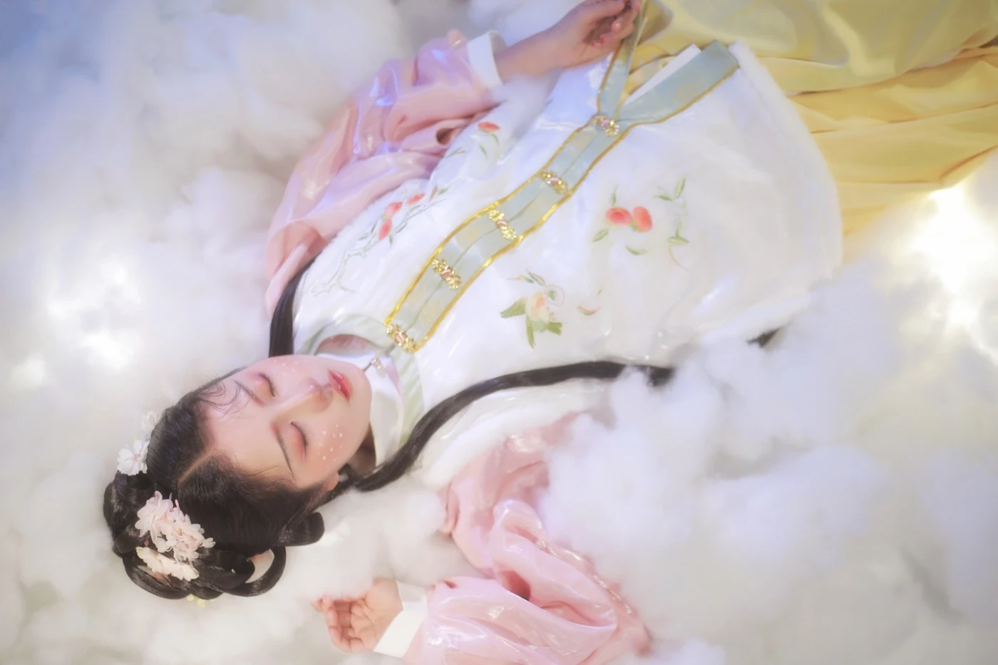 [YITUYU艺图语] 2022.06.20 童话镇 令花羽 [23P/214MB]
