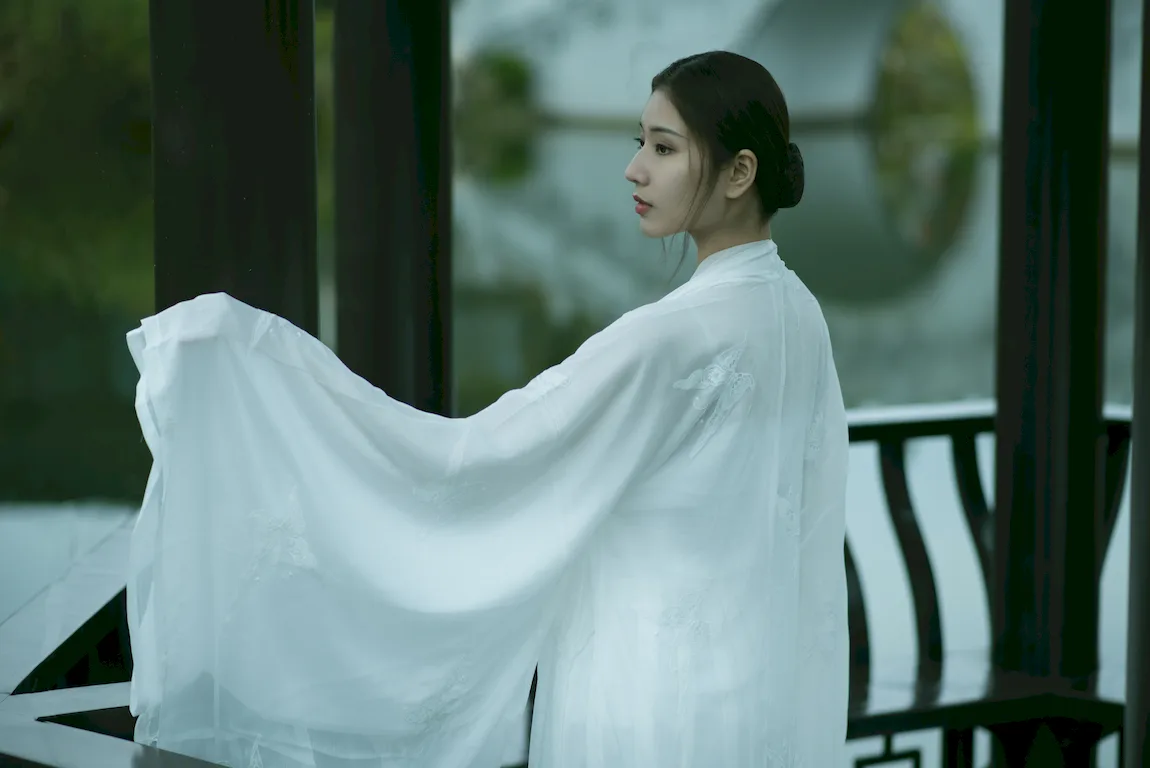 [YITUYU艺图语]2023.07.21 天青色等烟雨 林林[25+1P/368MB]