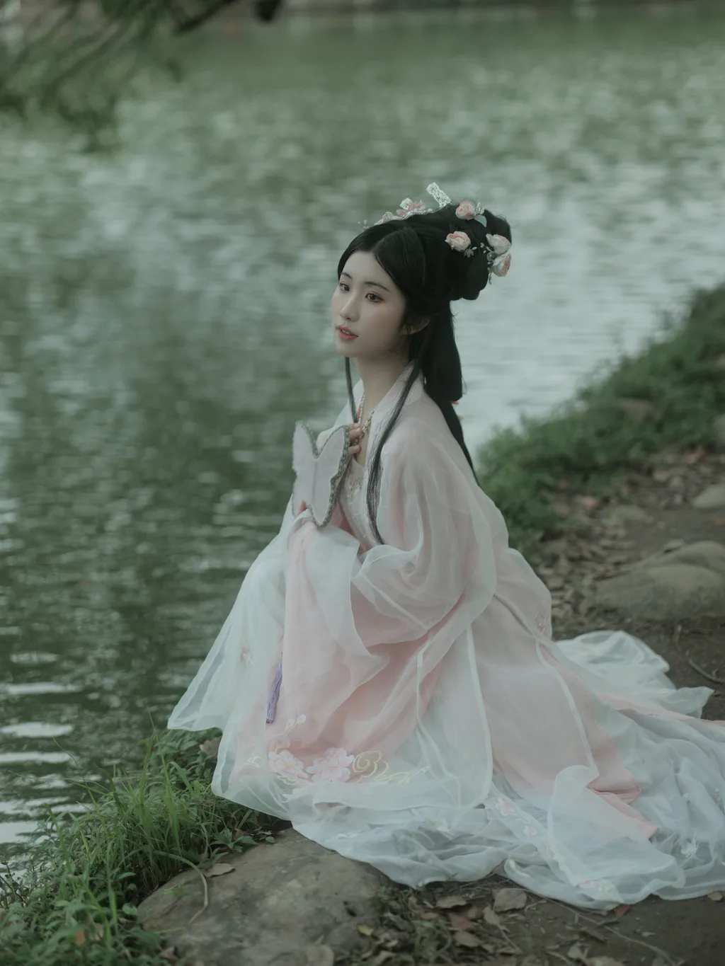 [YITUYU艺图语]2023.04.01 酒歌 桃菲子[23+1P/1.07GB]