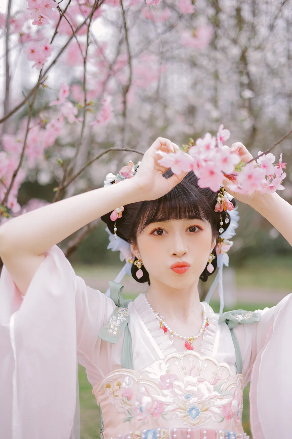 [YITUYU艺图语]2023.05.25 少女与樱花 breezyzm[25+1P/207MB]