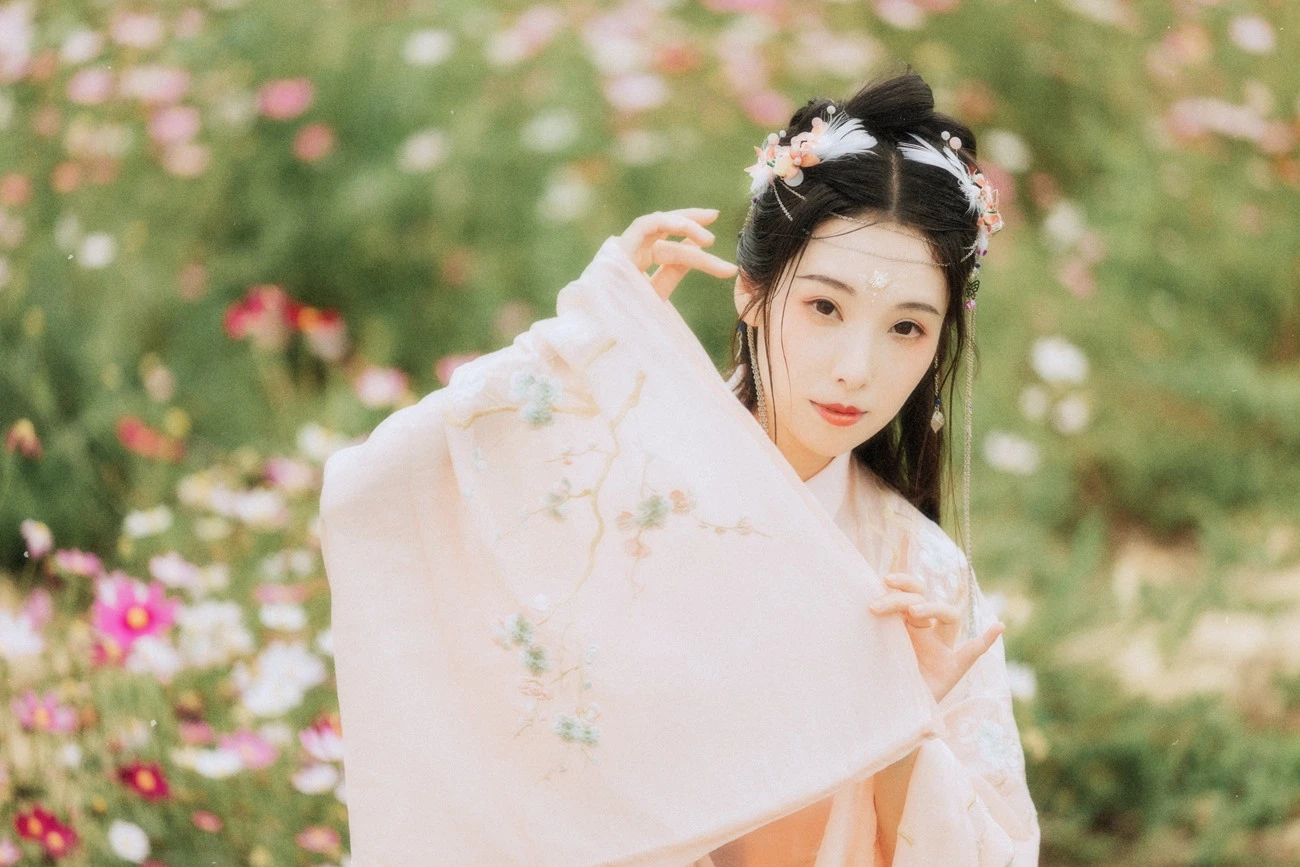 [YITUYU艺图语] 2021.09.03 繁花孤影 茶茶 [24P/280MB]