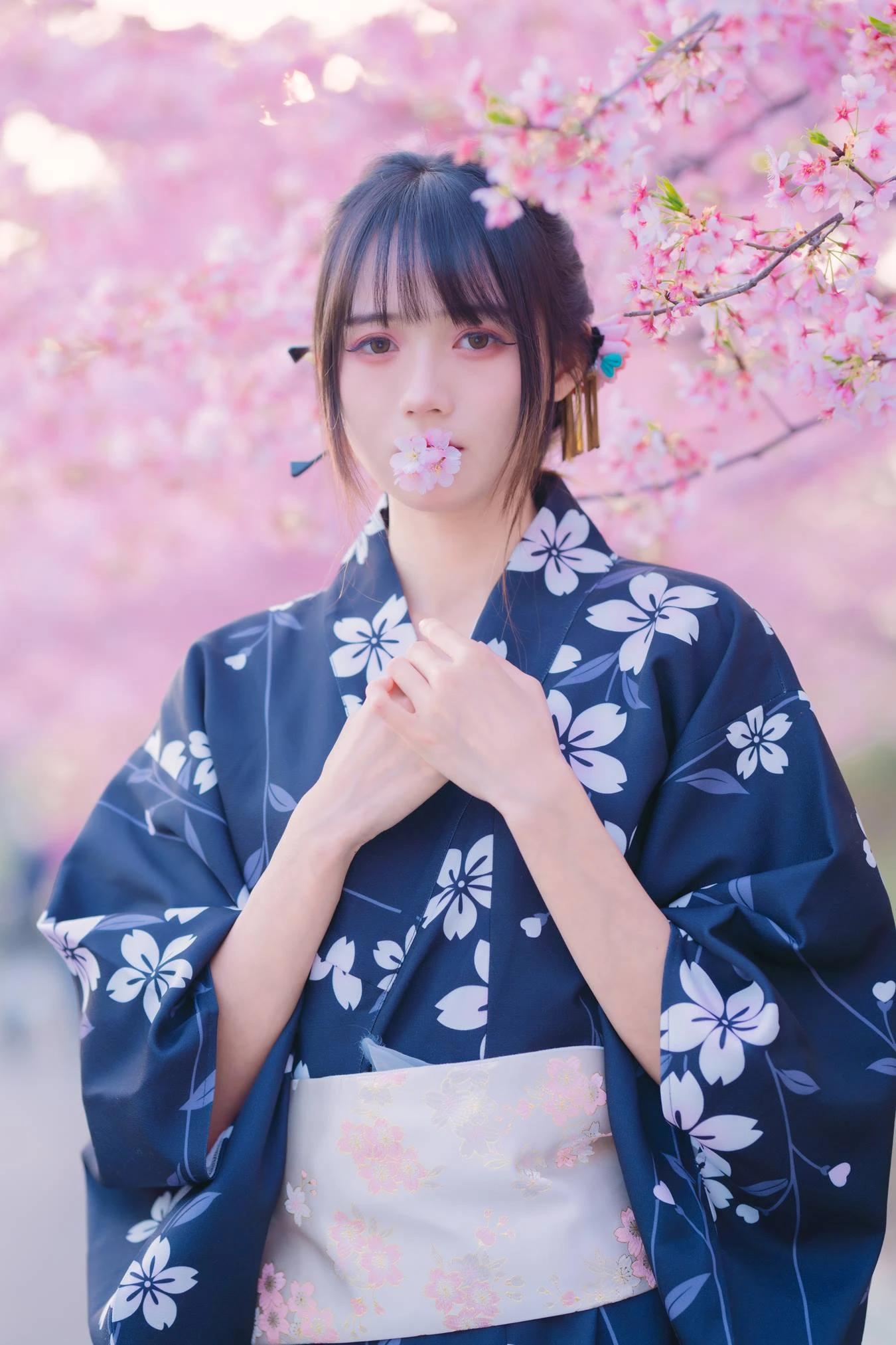 [YITUU艺图语] 2022.04.21 樱花烂漫时 兔子Zzz不吃胡萝卜 [26P/187MB]