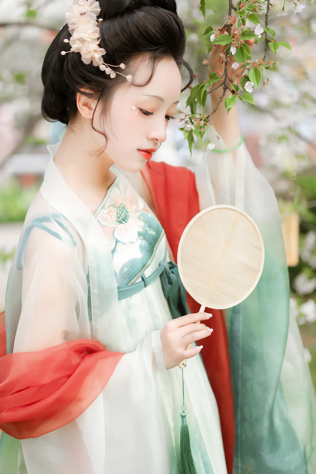 [YITUYU艺图语]2023.04.07 春日宴 君尹兰[24+1P/302MB]