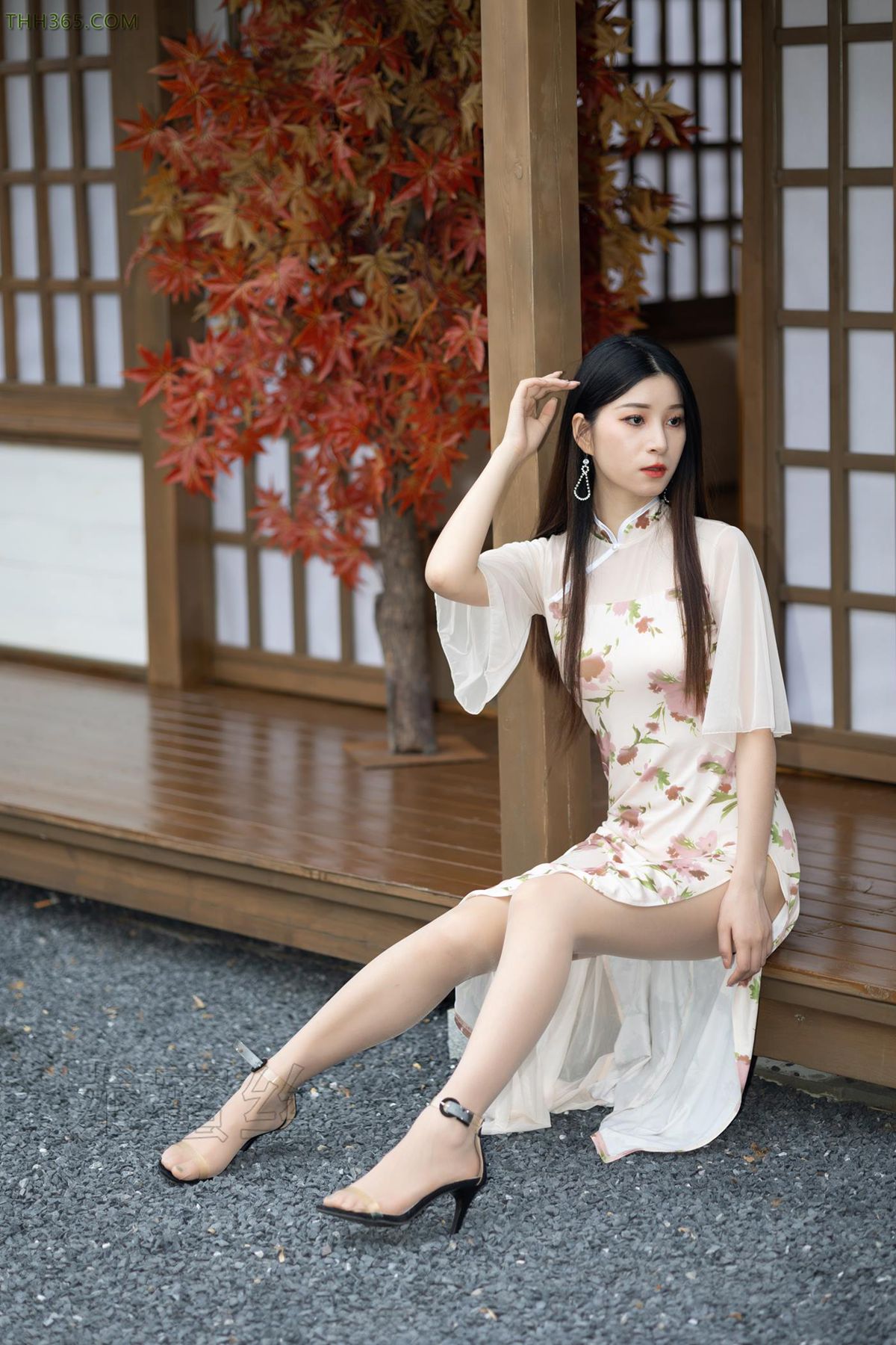 [尤蜜丝]穿搭写真 NO.146[35P/1V/0.98GB]