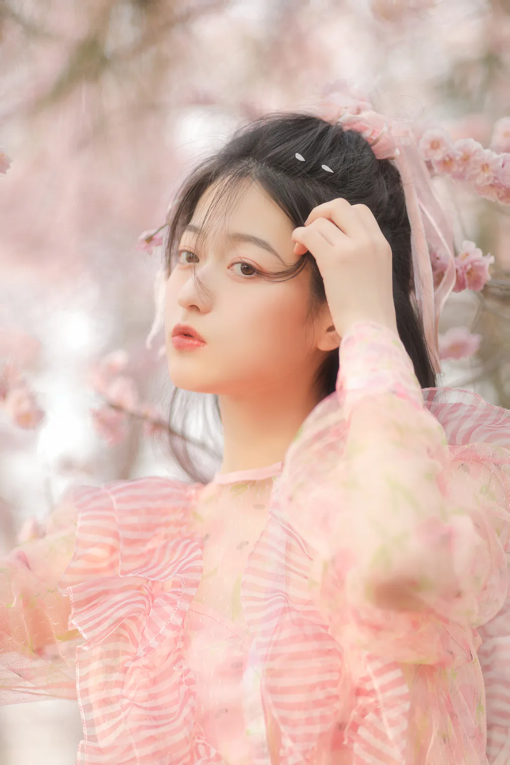 [YITUYU艺图语]2023.04.20 花与温柔 梨柚- [21+1P/134MB]