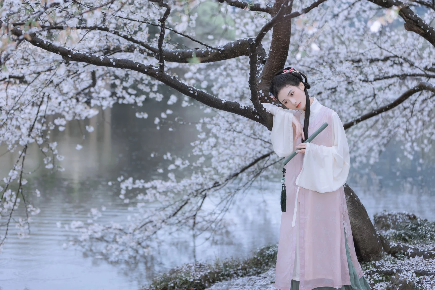 [YITUYU艺图语] 2022.05.25 雨樱花 眸小妖 [46P/444MB]