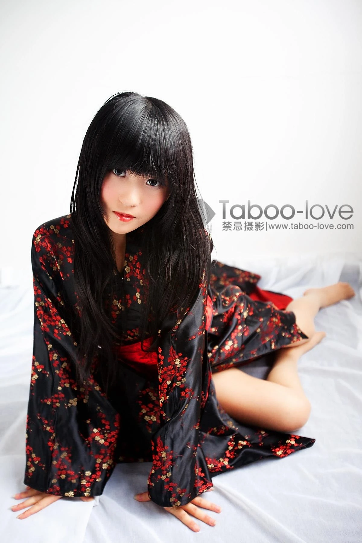 [禁忌摄影]Taboo-love NO.009 阳光房间里日本娃娃[31P/12MB]