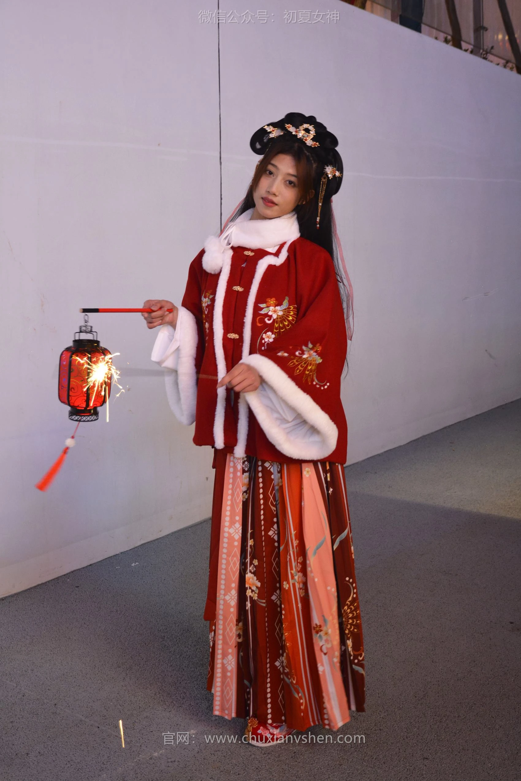 初夏女神 NO.149 双双&秀秀&情情 新年快乐[110P/1V/3.06GB]