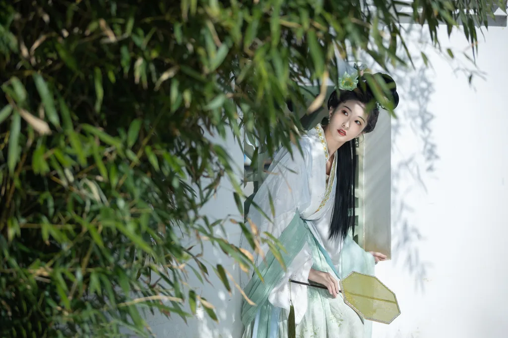 [YITUYU艺图语]2022.11.17 绿了芭蕉 丸子有只猫[33+1P/331MB]