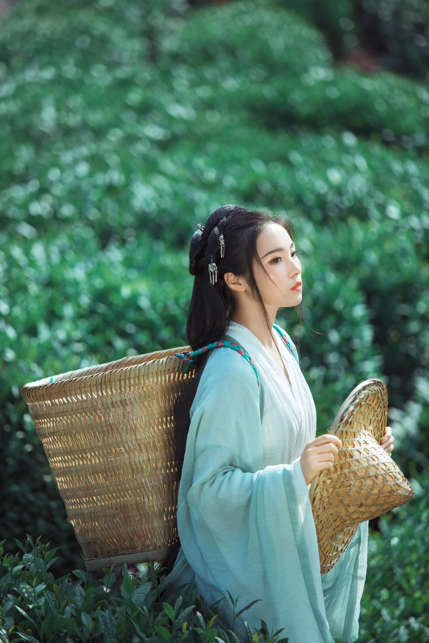 [YITUYU艺图语] 2022.05.26 茶山 一个白鹿 [32P/805MB]