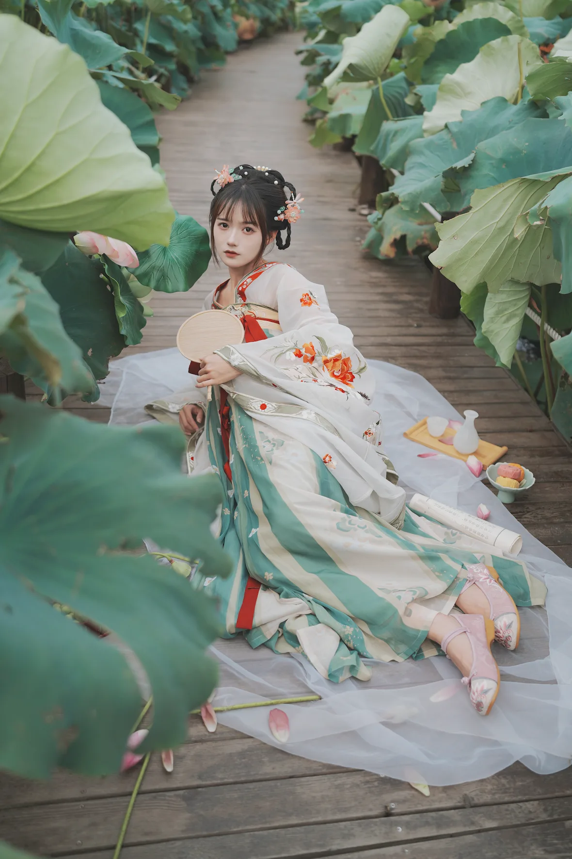 [YITUYU艺图语]2023.07.07 荷香袅袅 兔子Zzz不吃胡萝卜[25+1P/302MB]