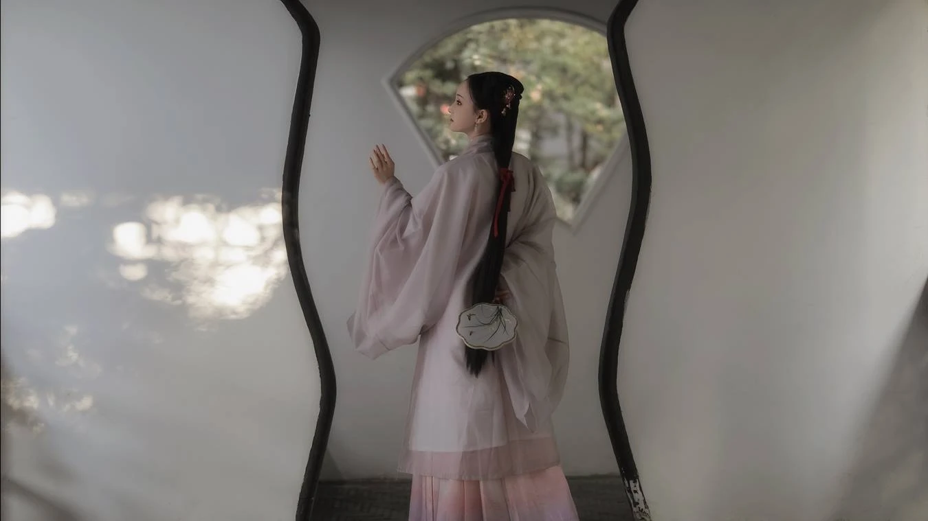 [YITUU艺图语] 2022.03.28 相思意 云之是小狐狸吖 [30P/628MB]
