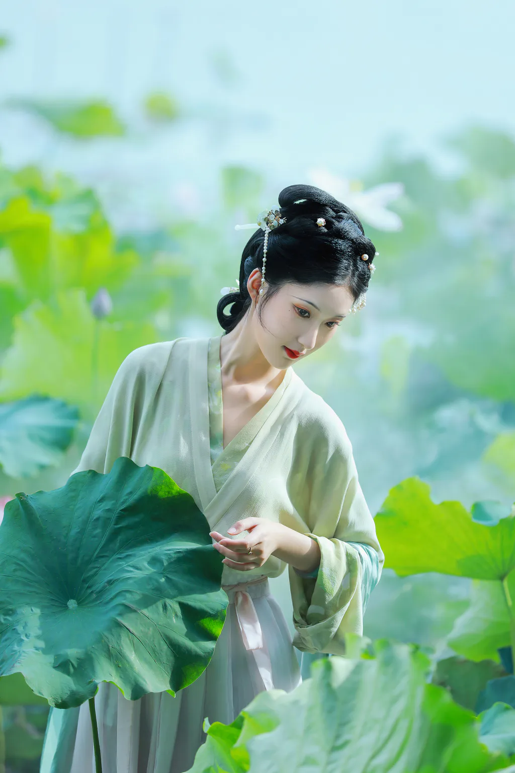 [YITUYU艺图语]2023.01.12 她清冷得好像一首宋词 荷里寒[22+1P/183MB]