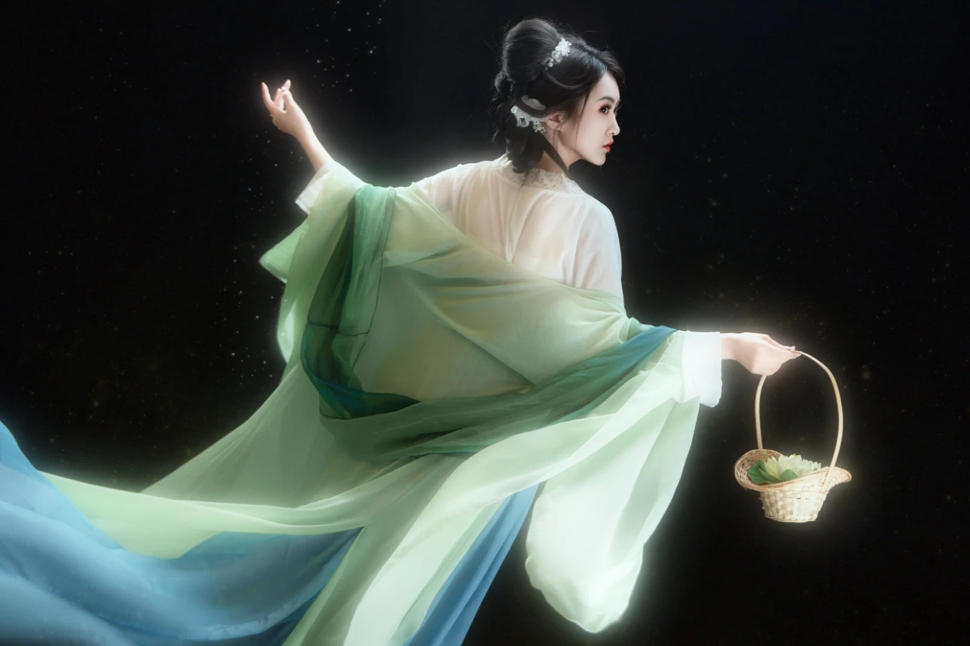 [YITUYU艺图语] 2022.06.23 芰荷香 妮妮 [22P/185MB]