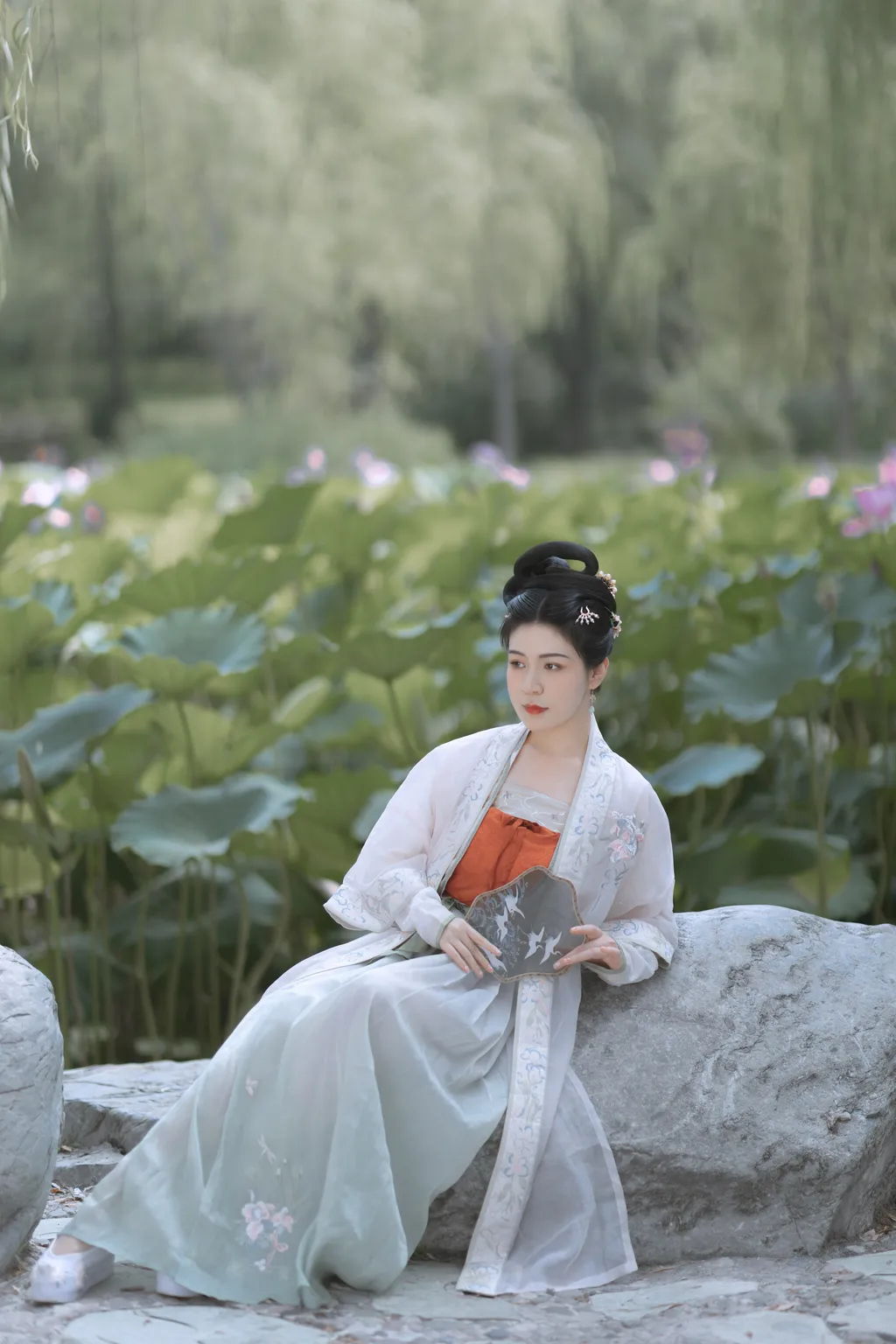 [YITUYU艺图语]2022.11.21 陶然荷韵 周曦彤[25+1P/195MB]