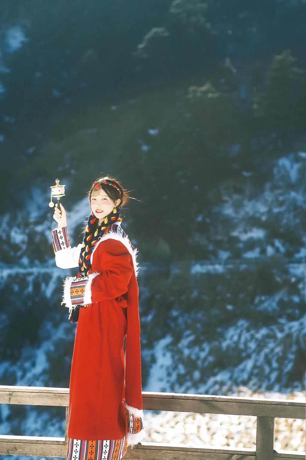 [YITUYU艺图语]2023.01.01 我离不开神山，你带一支格桑花走吧 小霜[21+1P/115MB]