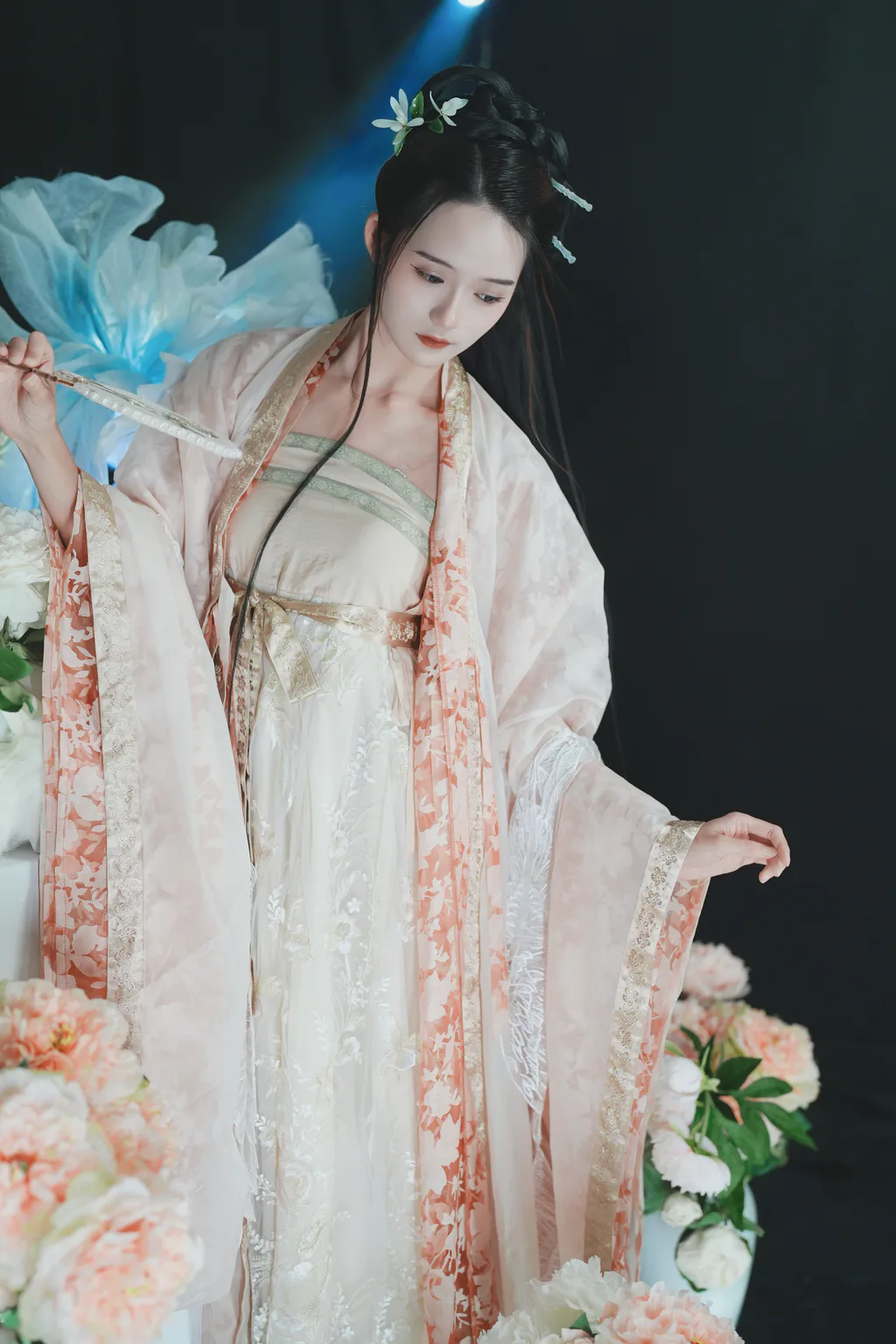 [YITUYU艺图语]2023.05.30 寄明月 兔子Zzz不吃胡萝卜[38+1P/431MB]