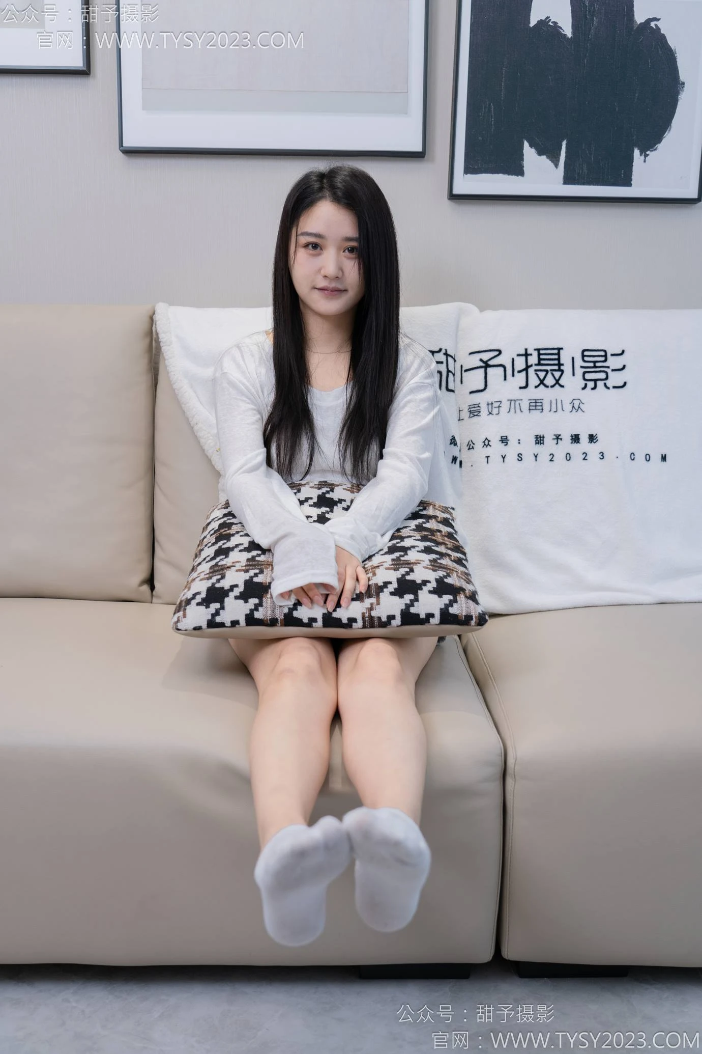 甜予摄影 NO.130 澜澜-皮鞋、白棉袜、裸足、掉袜子剧情[130P/2V/11.1GB]