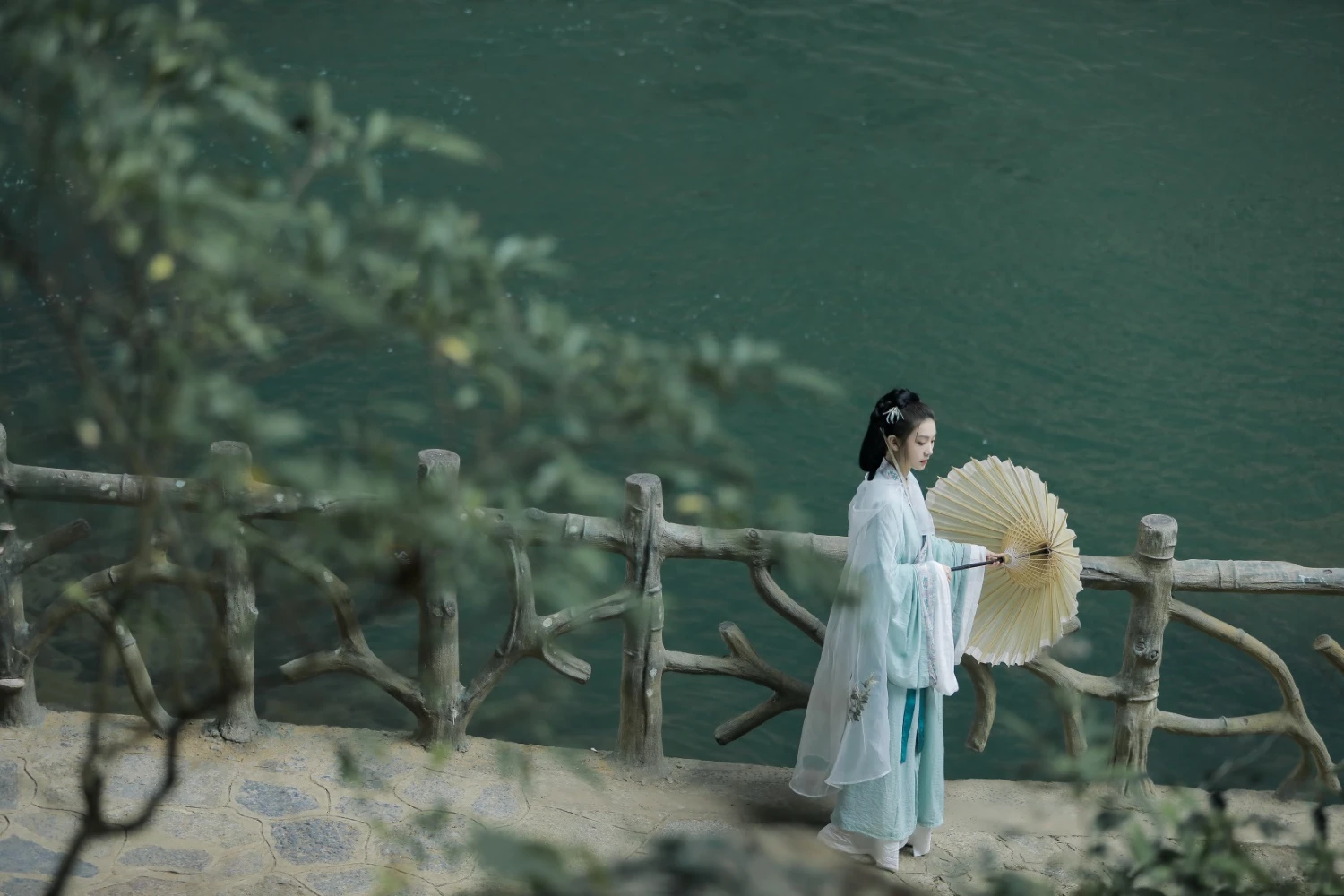 [YITUYU艺图语] 2022.05.27 浮生若梦 芝芝琪 [23P/390MB]