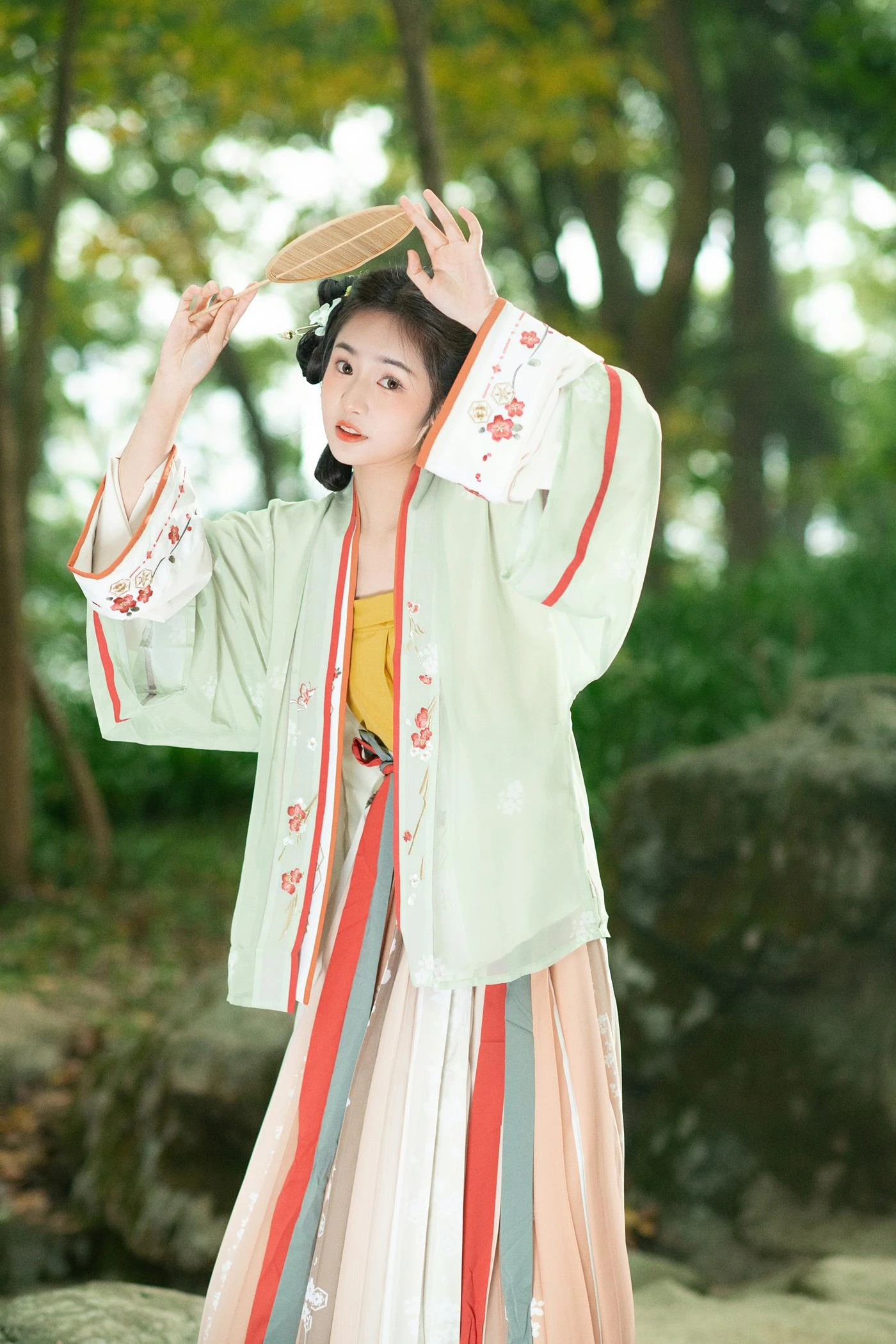 [YITUYU艺图语] 2022.02.15 初夏 珂珂 [22P/179MB]