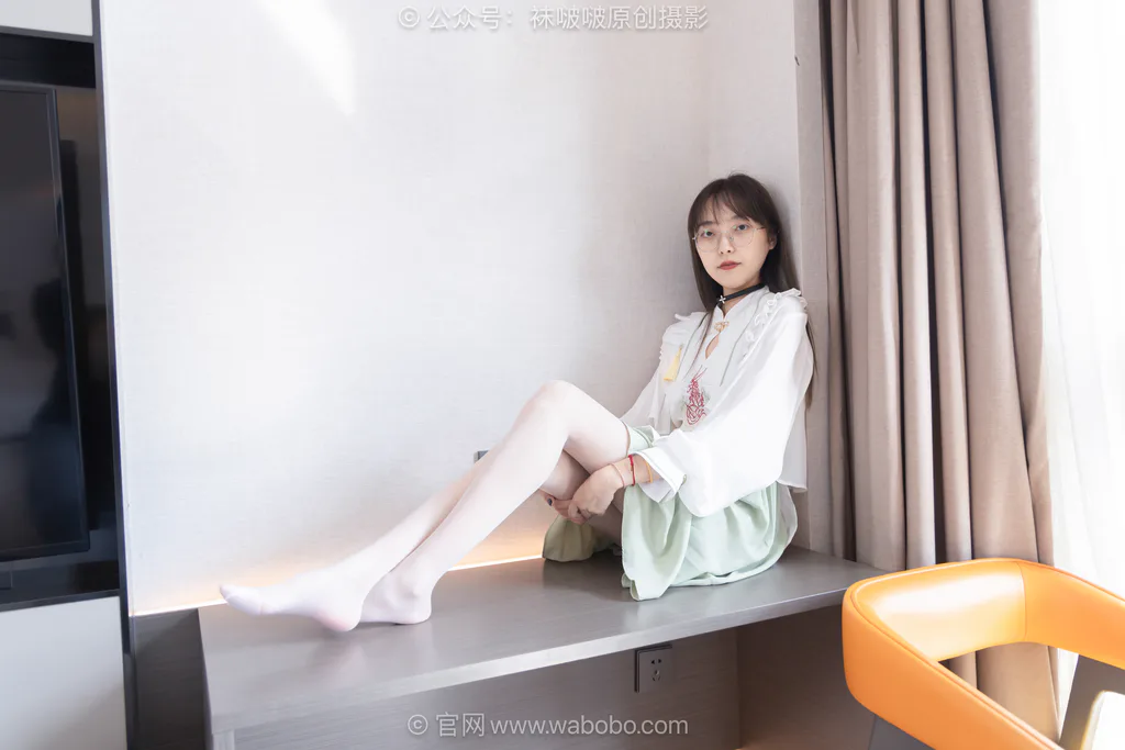 [BoBoSocks袜啵啵]NO.674 稚予-高跟凉鞋、薄白丝、裸足[145P/1V/5.17GB]