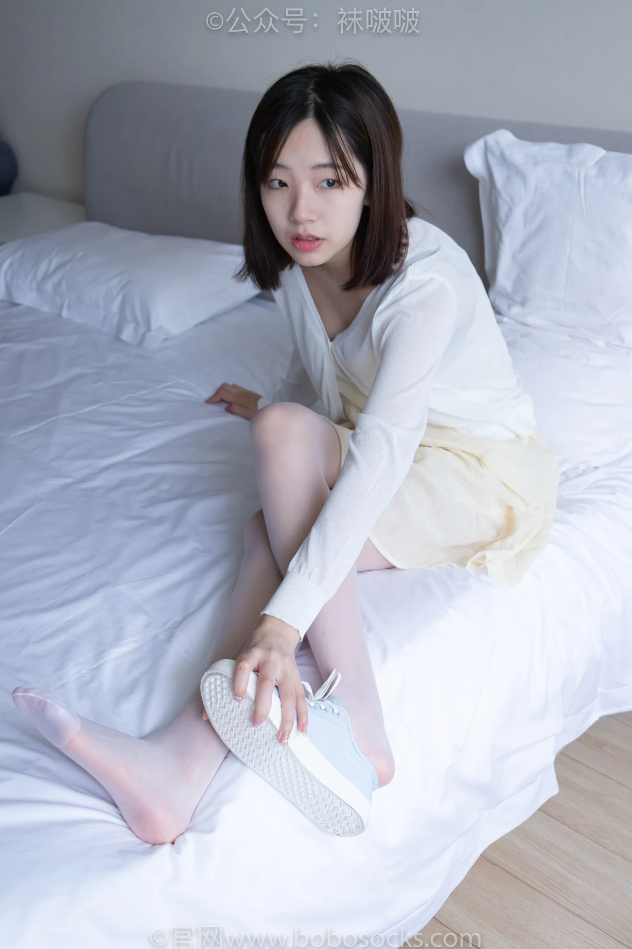 [BoBoSocks袜啵啵]NO.005 小甜豆-帆布鞋、薄白丝 [133P/1V/3.14GB]