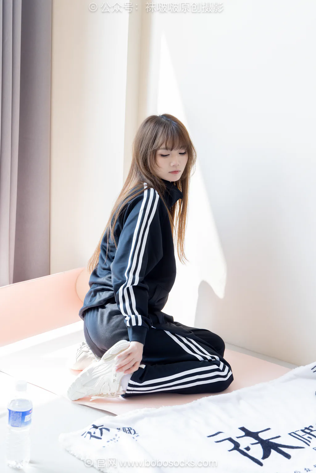 [BoBoSocks袜啵啵]NO.703 甜甜圈-运动鞋、纯白棉袜、裸足、运动套装[150P/1V/5.75GB]