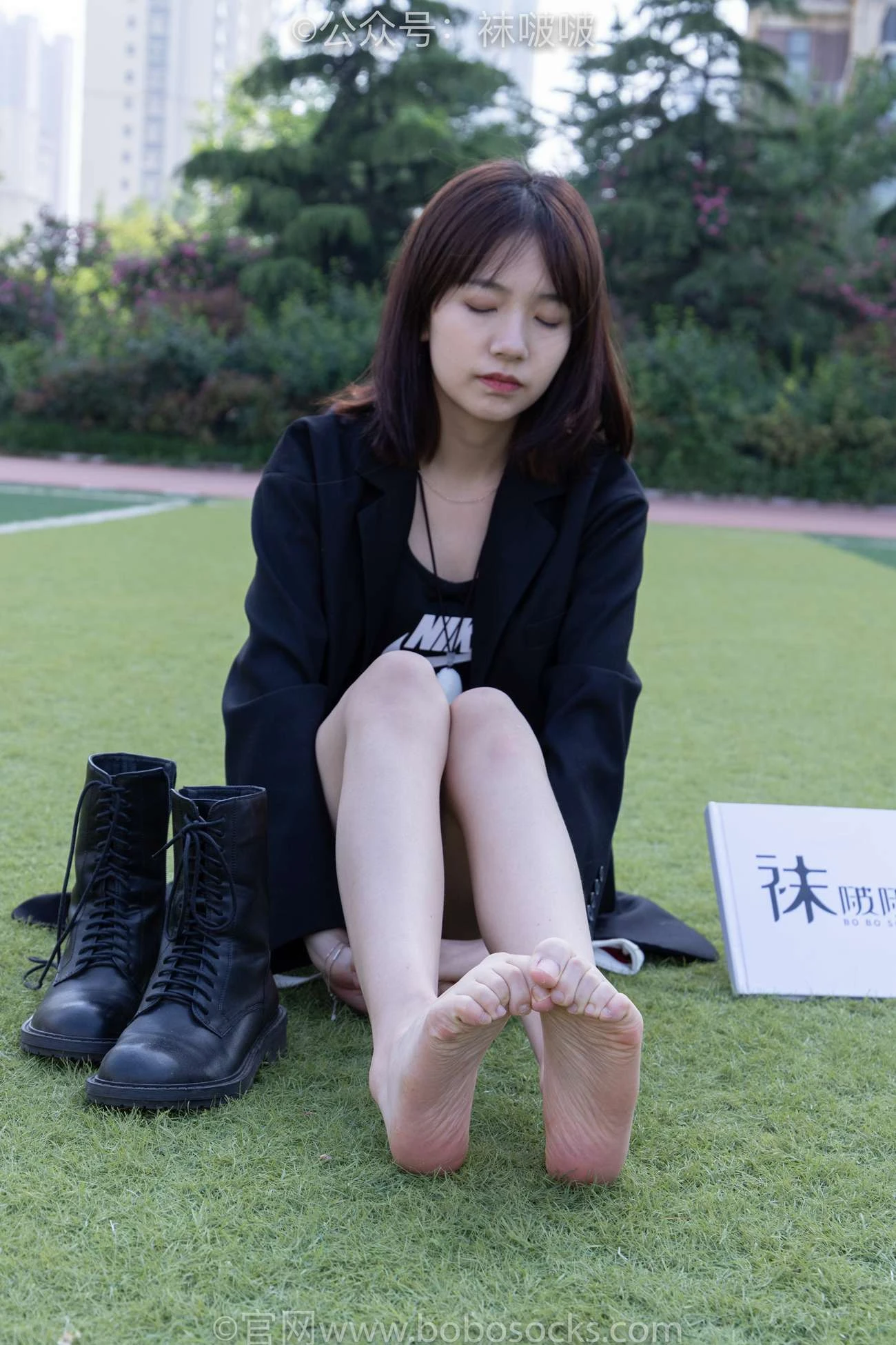 [BoBoSocks袜啵啵]NO.010 小甜豆-马丁靴、白色短棉袜、裸足 [117P+1V/3.38GB]