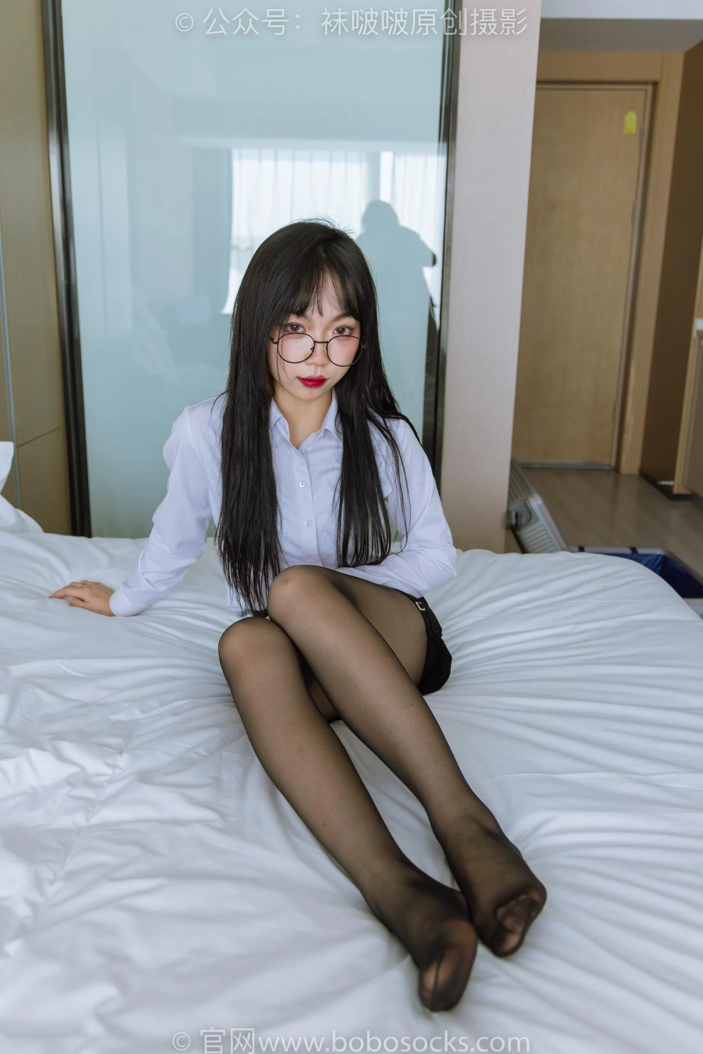 [BoBoSocks袜啵啵]NO.335 甜甜圈-校服、运动鞋、薄黑丝、袜套[154P/1V/7.48GB]